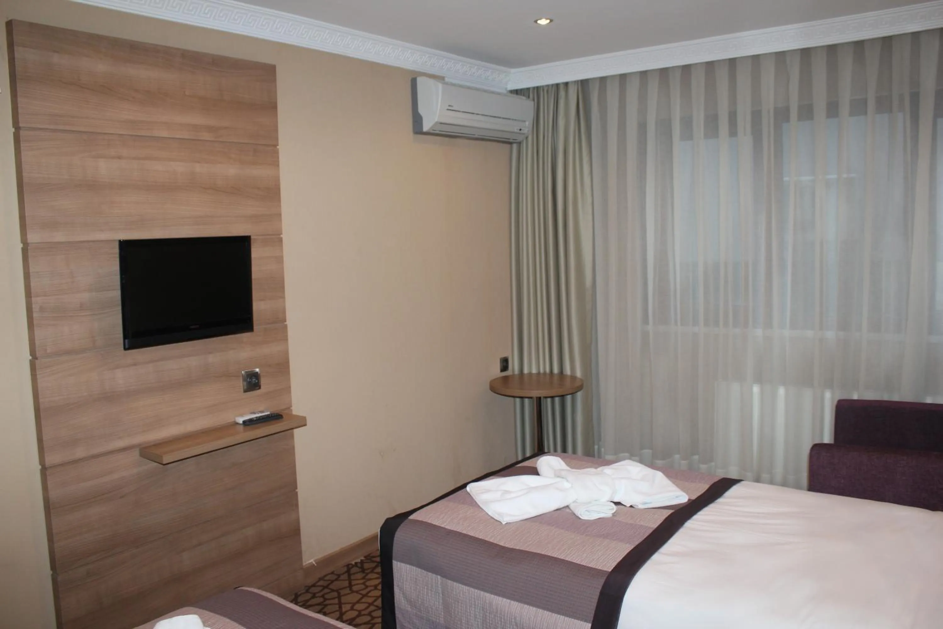 Shower, Bed in Prens Hotel