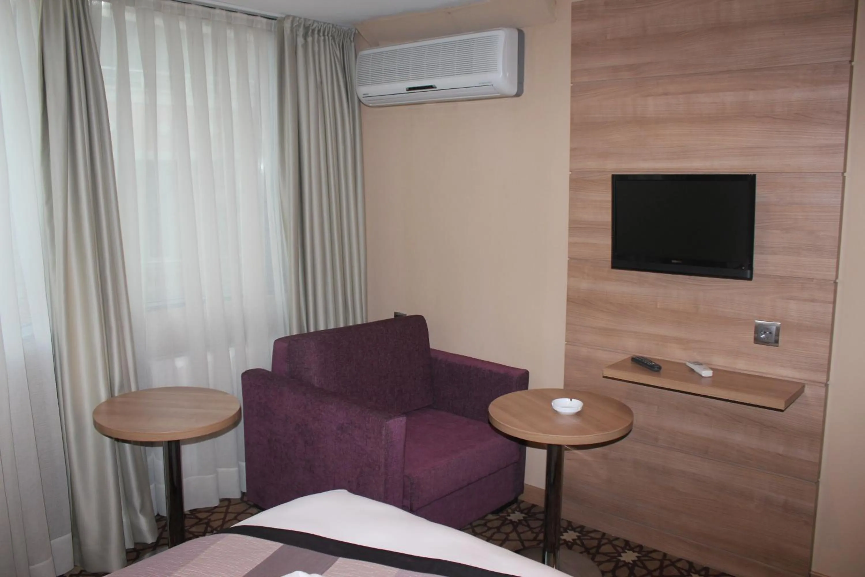 Shower, Bed in Prens Hotel