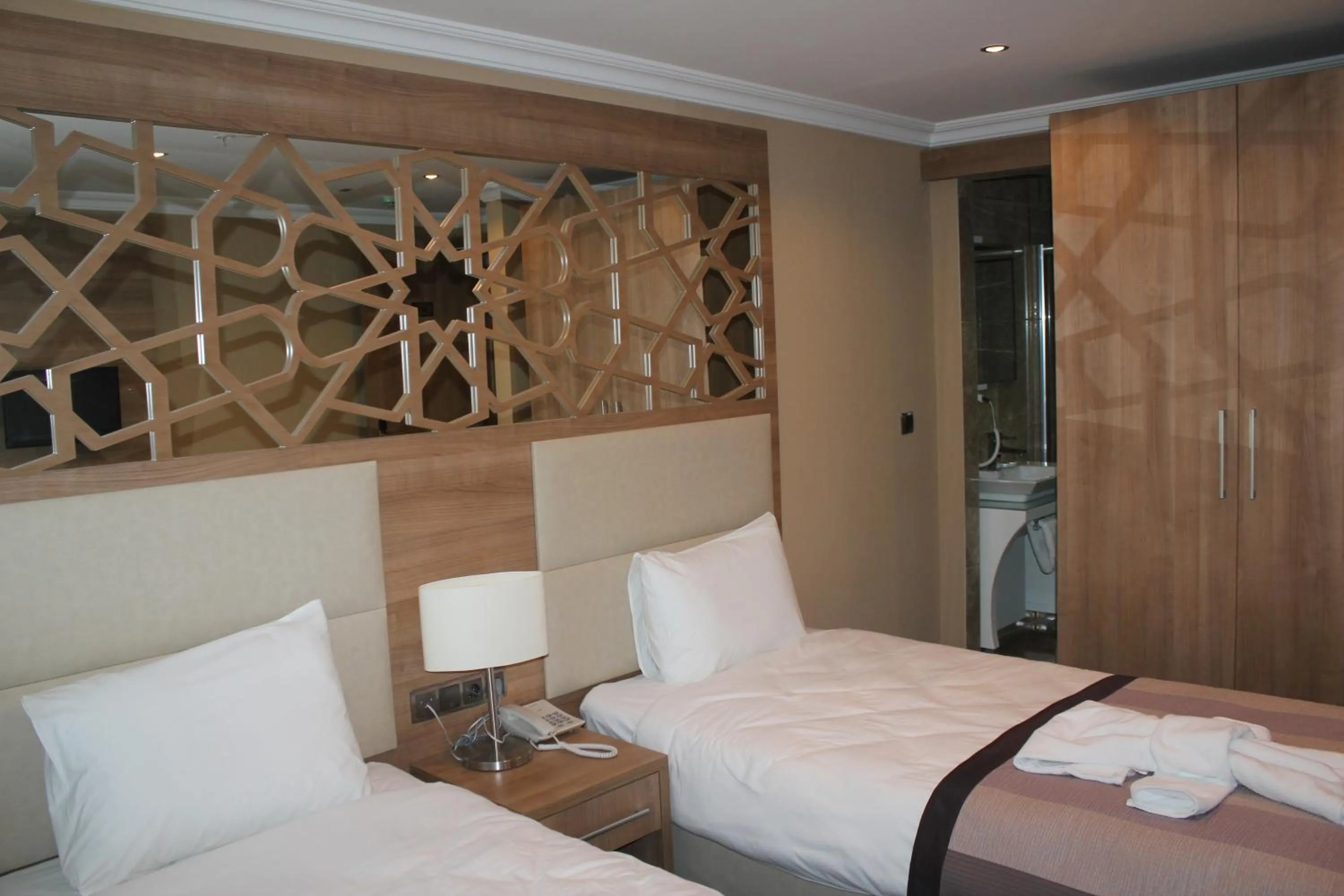 Shower, Bed in Prens Hotel