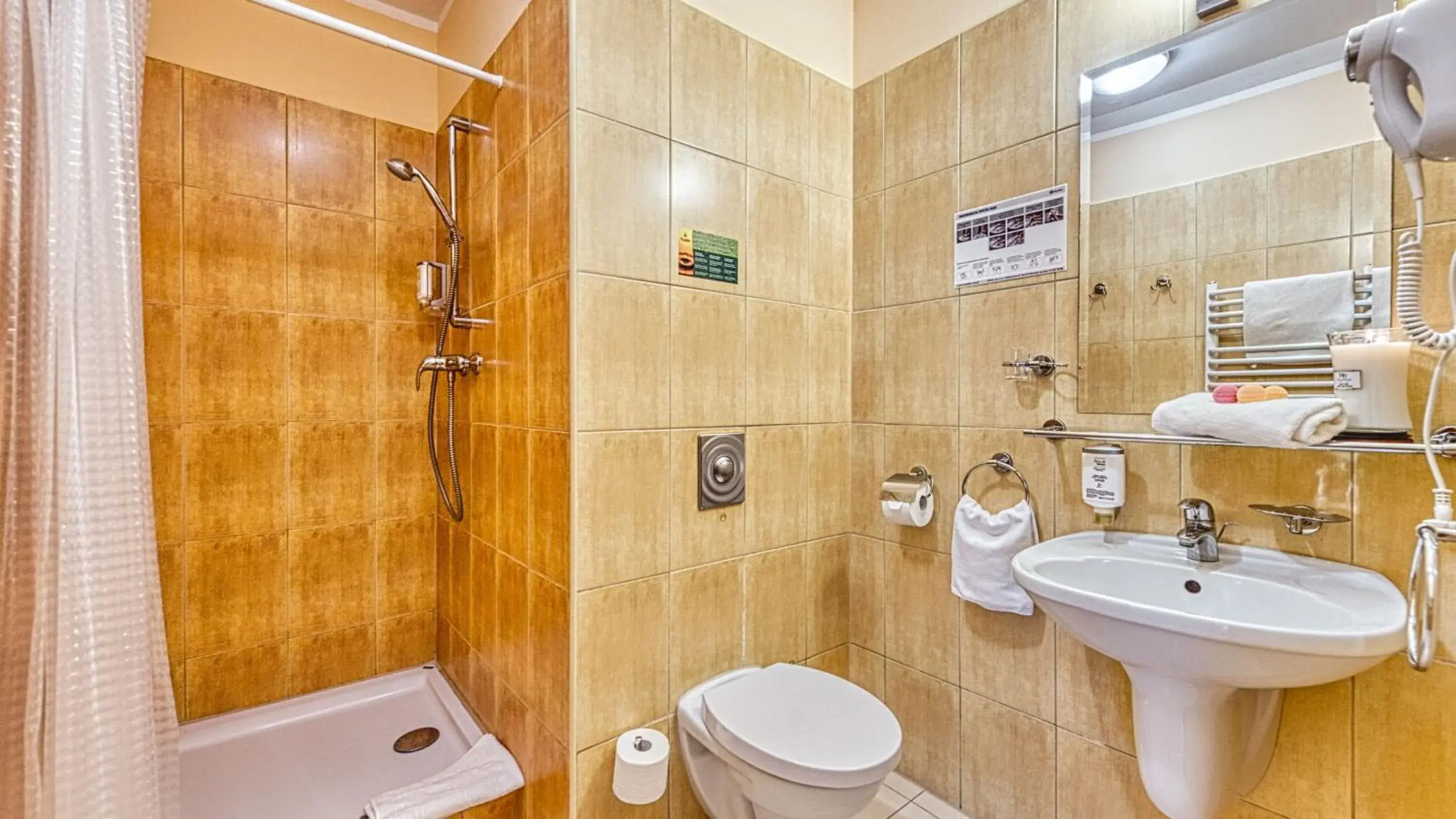 Quadruple Room with Private Bathroom in St Lukas Medical & SPA Quadruple Room with Private Bathroom in St Lukas Medical & SPA