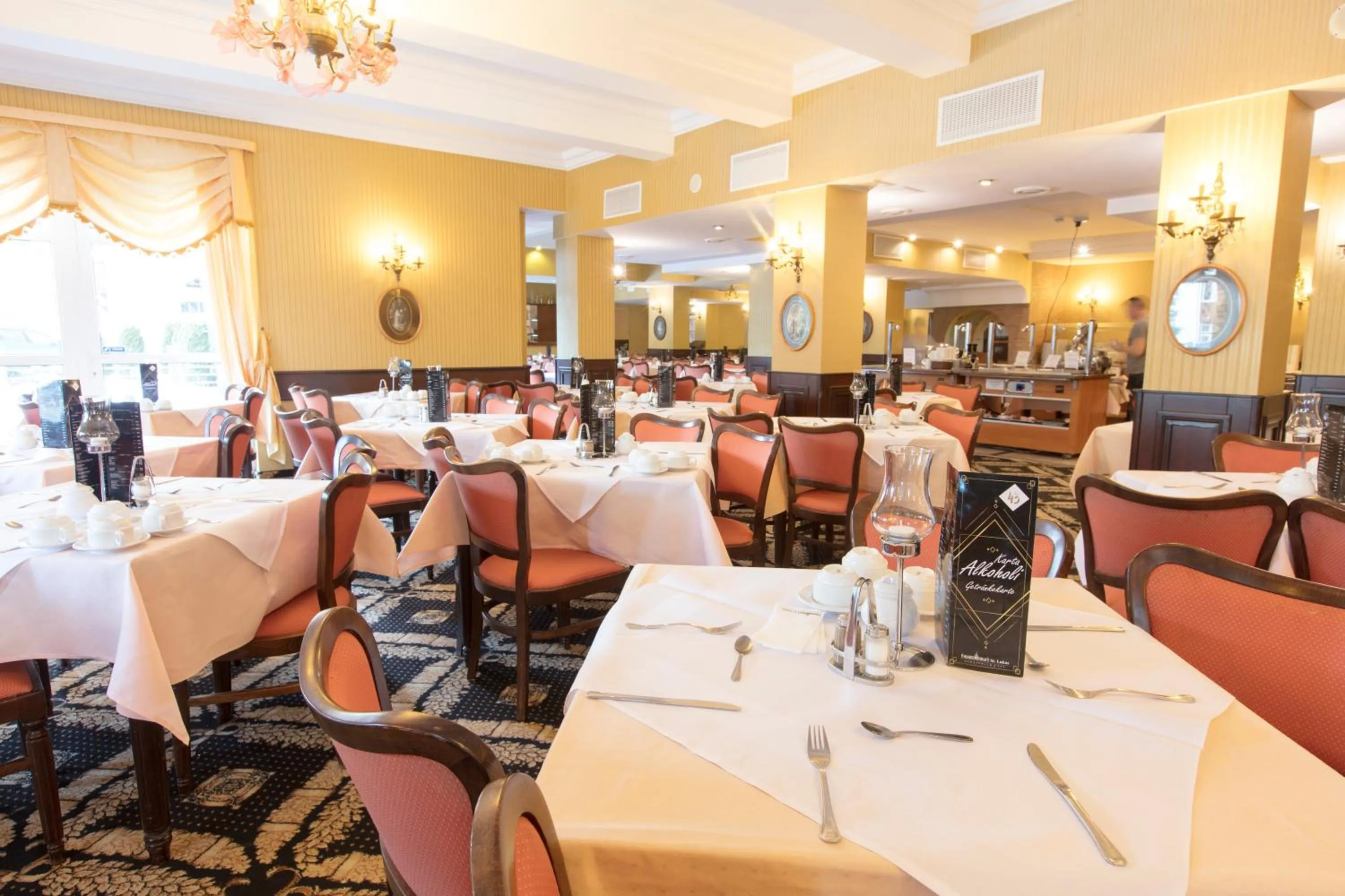 Restaurant/places to eat in St Lukas Medical & SPA