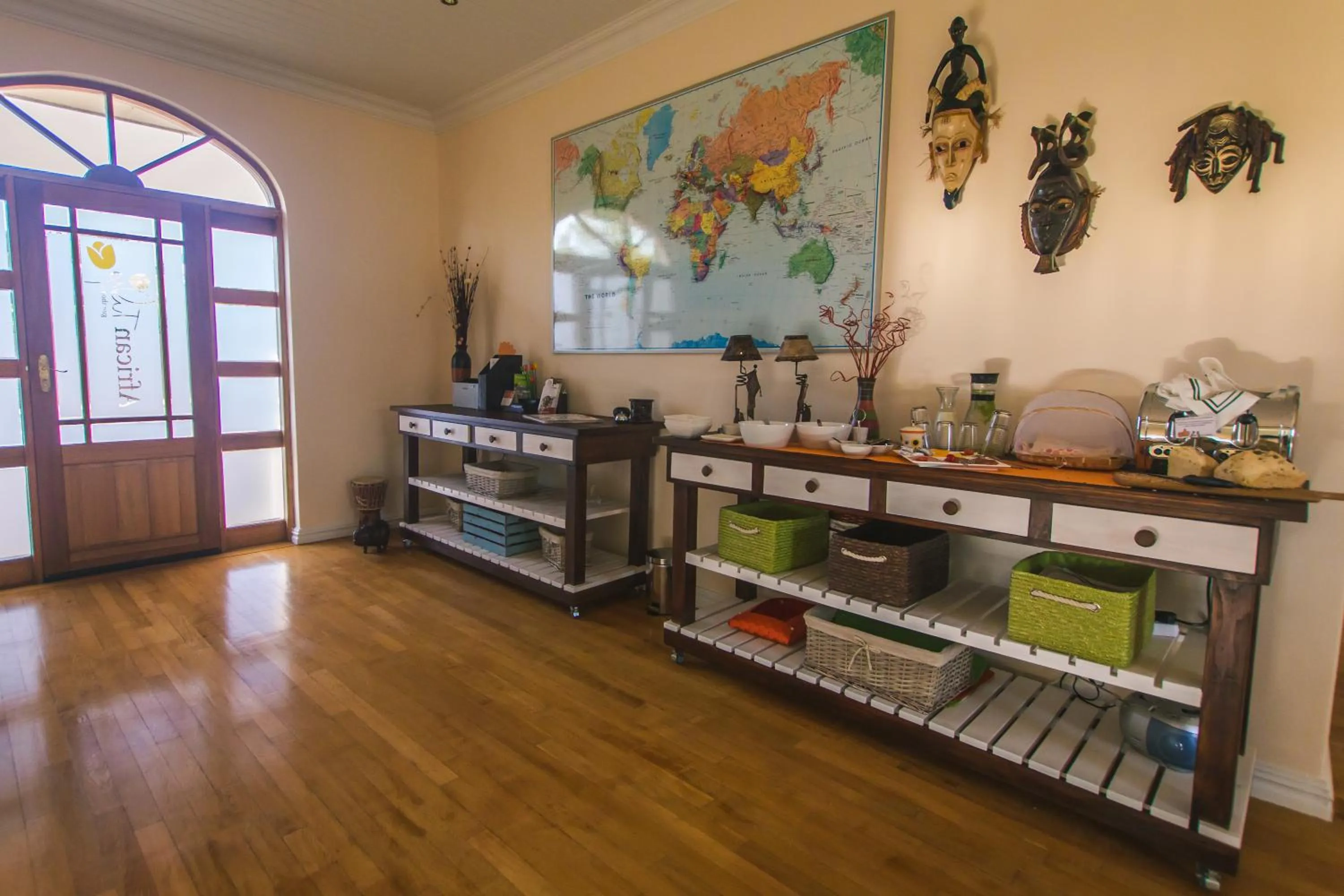 Restaurant/places to eat in African Tulip Guesthouse