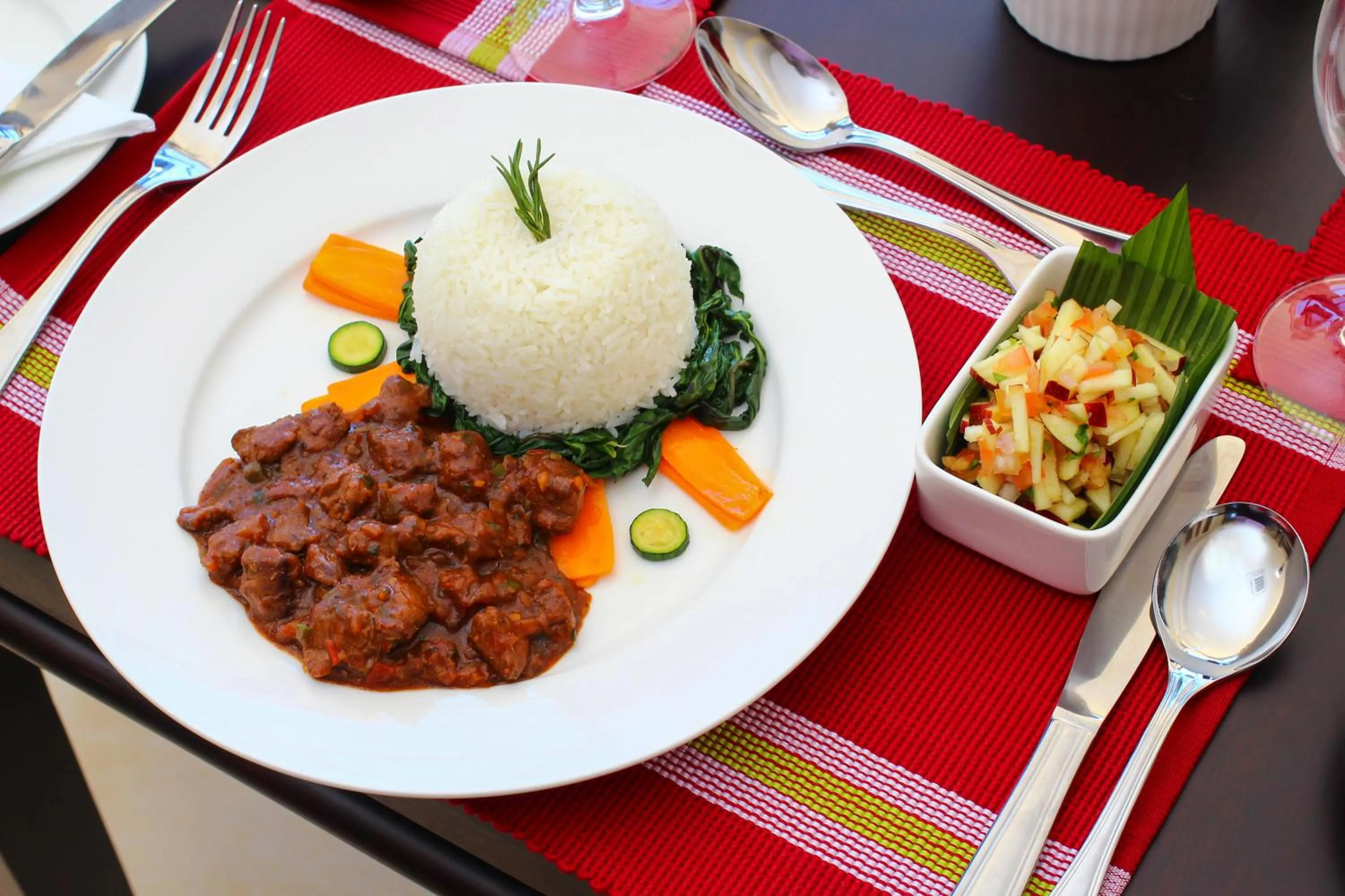 Restaurant/places to eat in Vittoria Suites