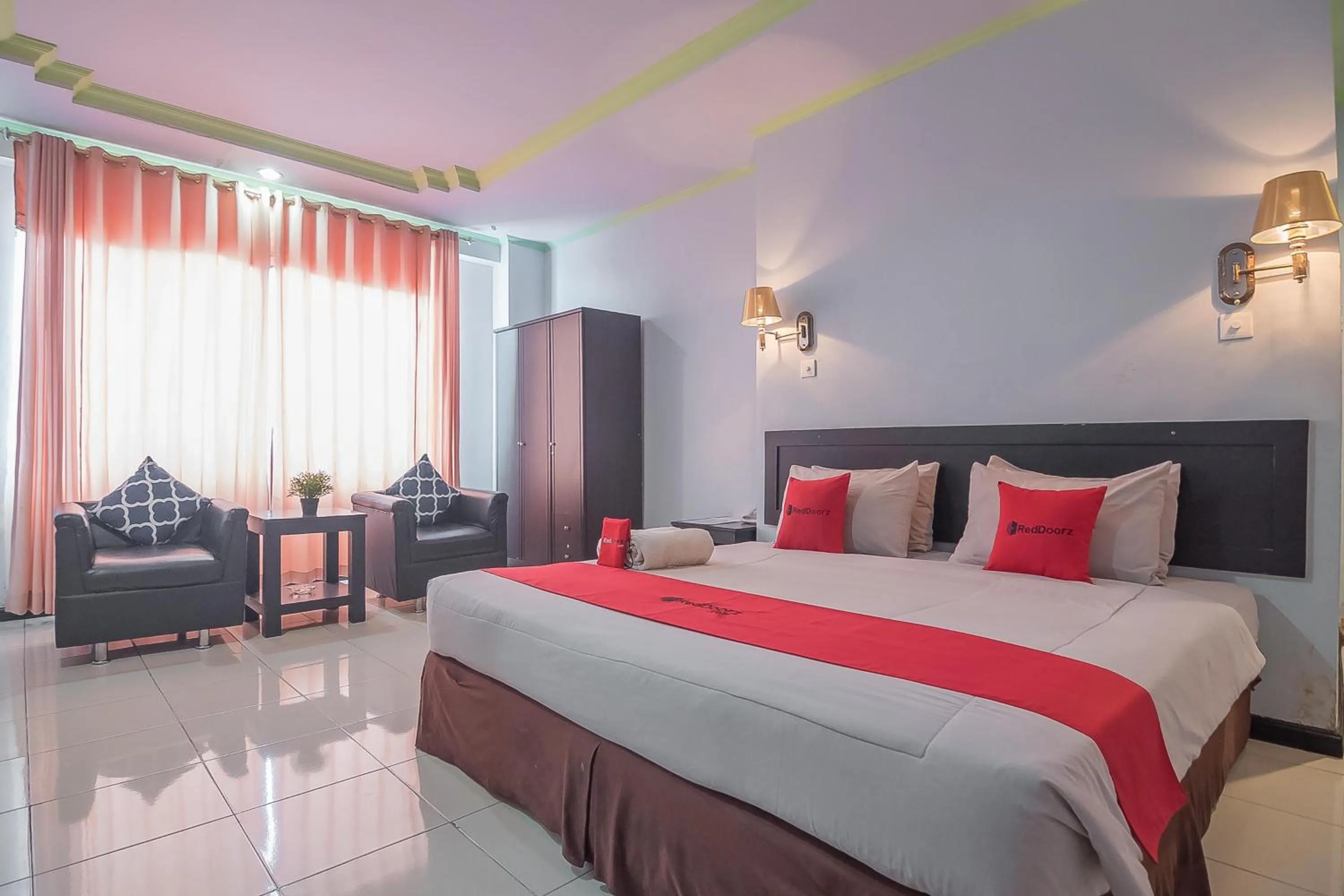 Bedroom, Bed in RedDoorz Syariah at Grand Taufiq Tarakan