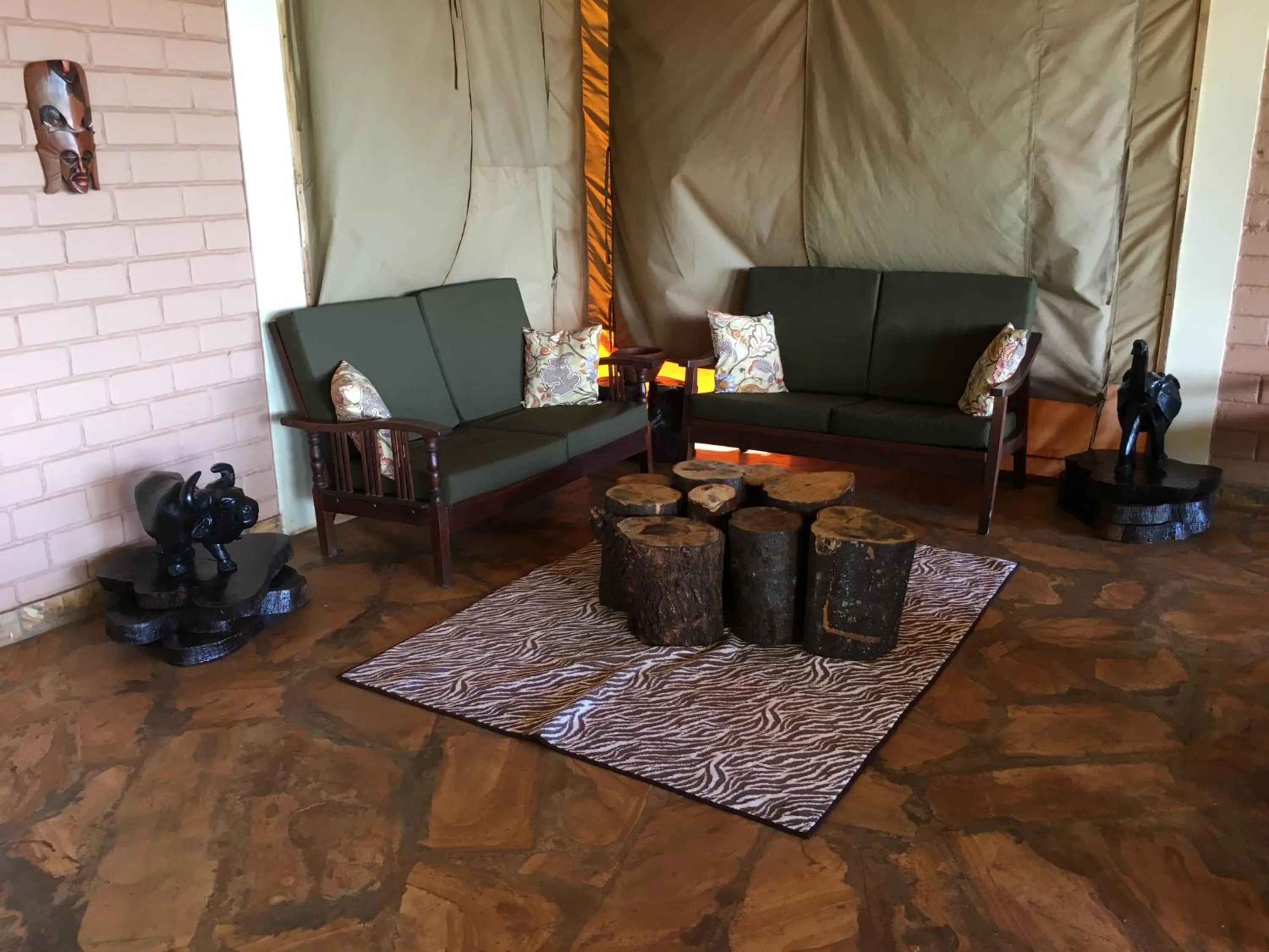 Restaurant/places to eat in Pembeni Rhotia