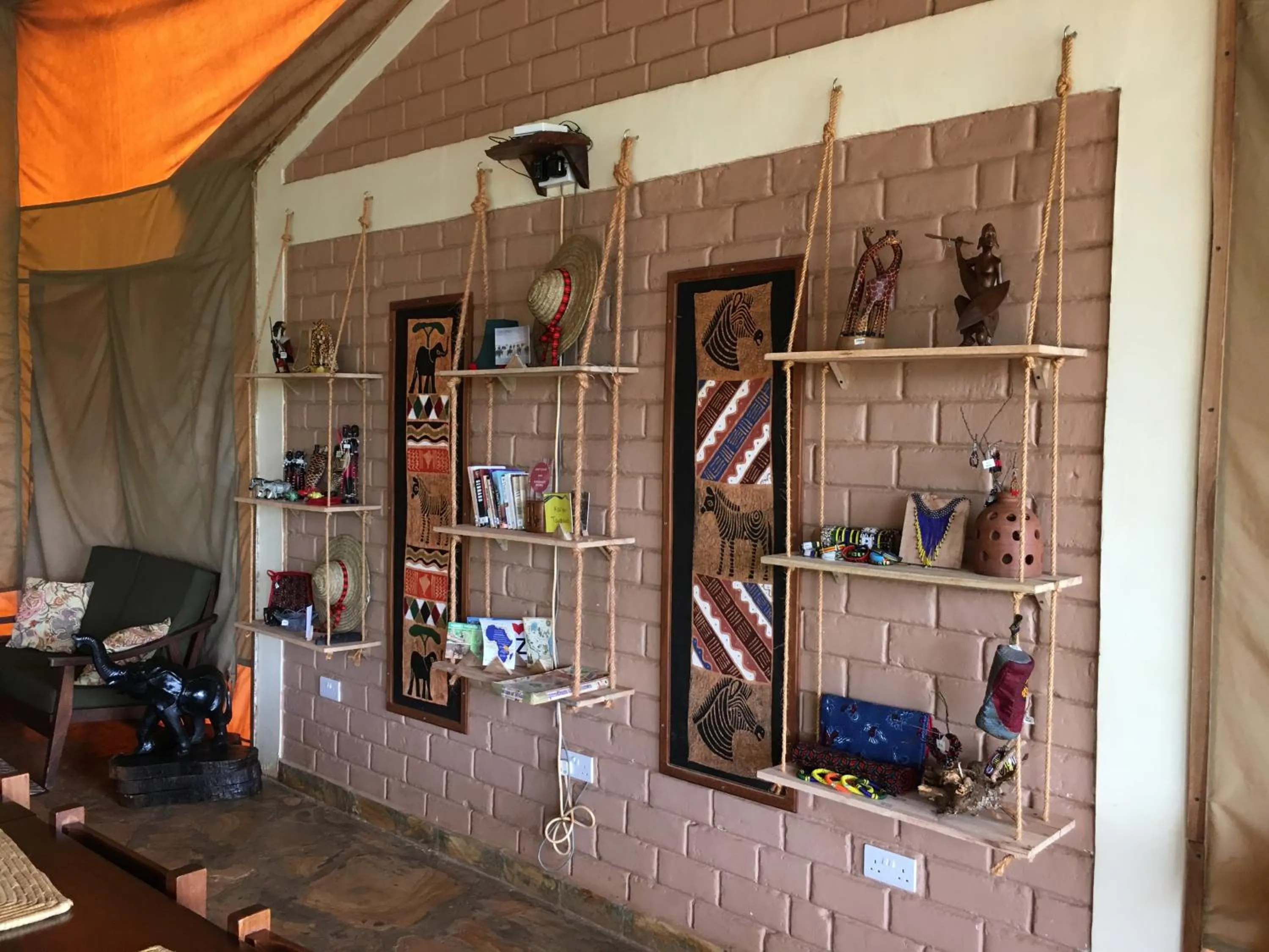 Restaurant/places to eat in Pembeni Rhotia