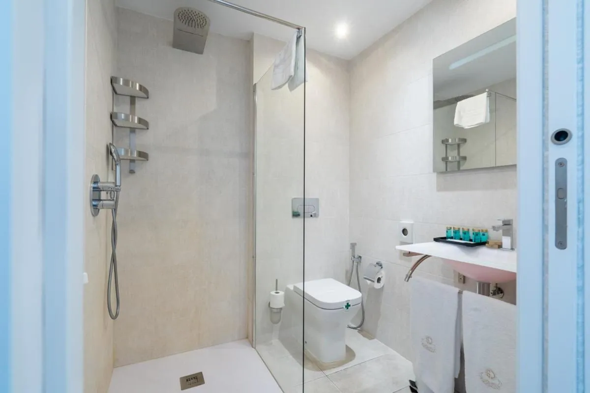 Shower in Hotel Soul de Javea