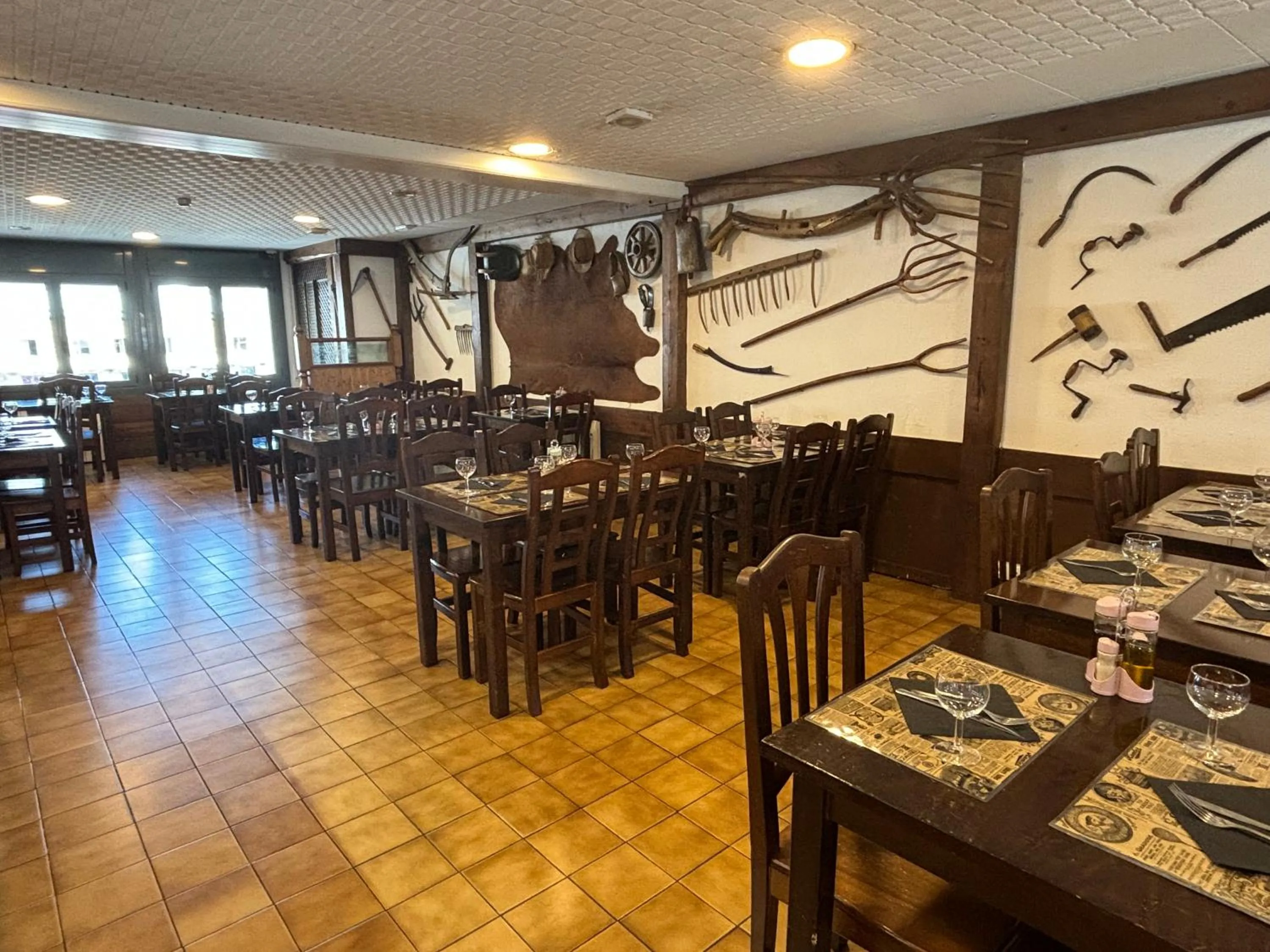 Restaurant/places to eat in Hotel Avanti