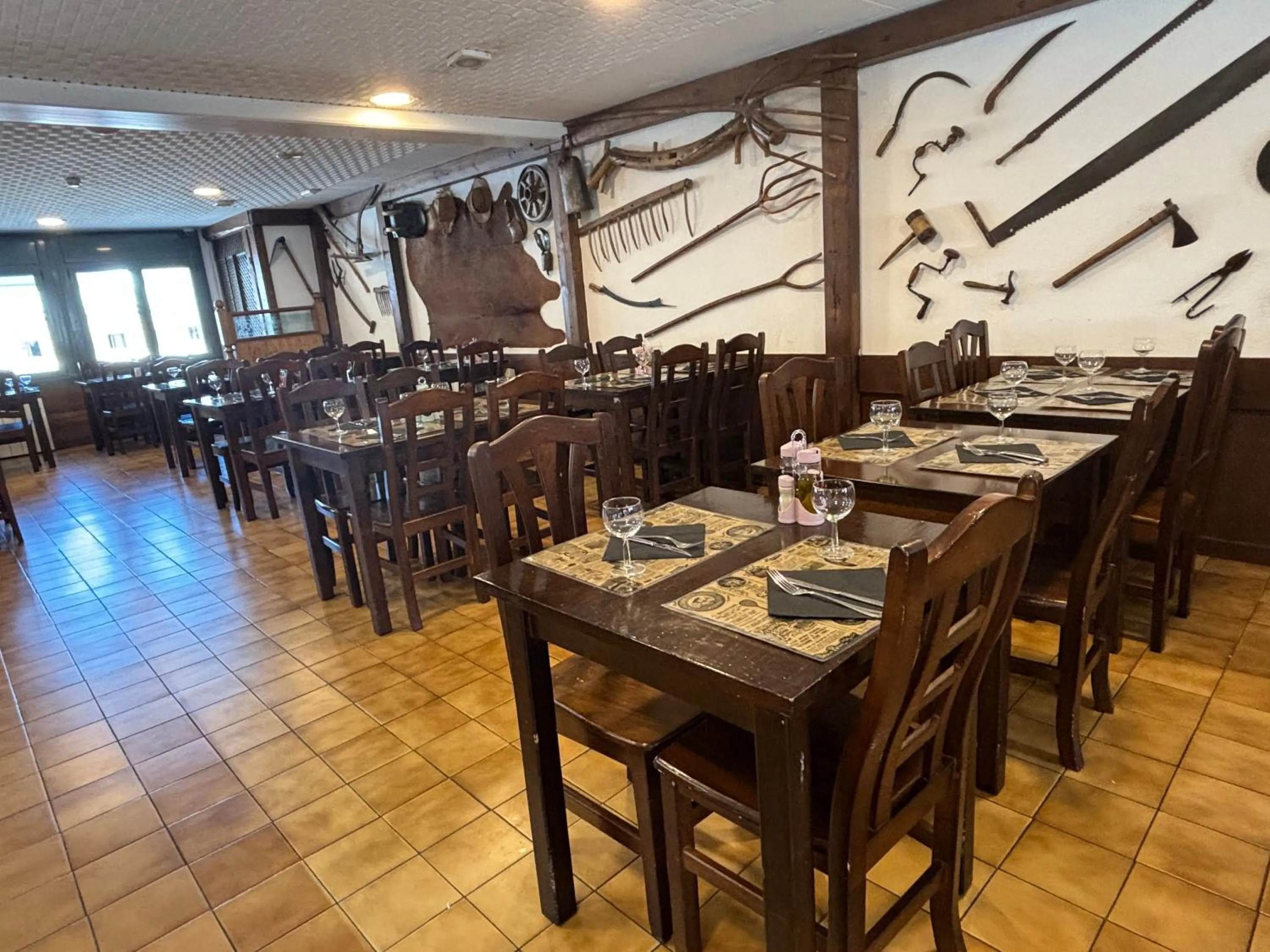 Restaurant/places to eat in Hotel Avanti