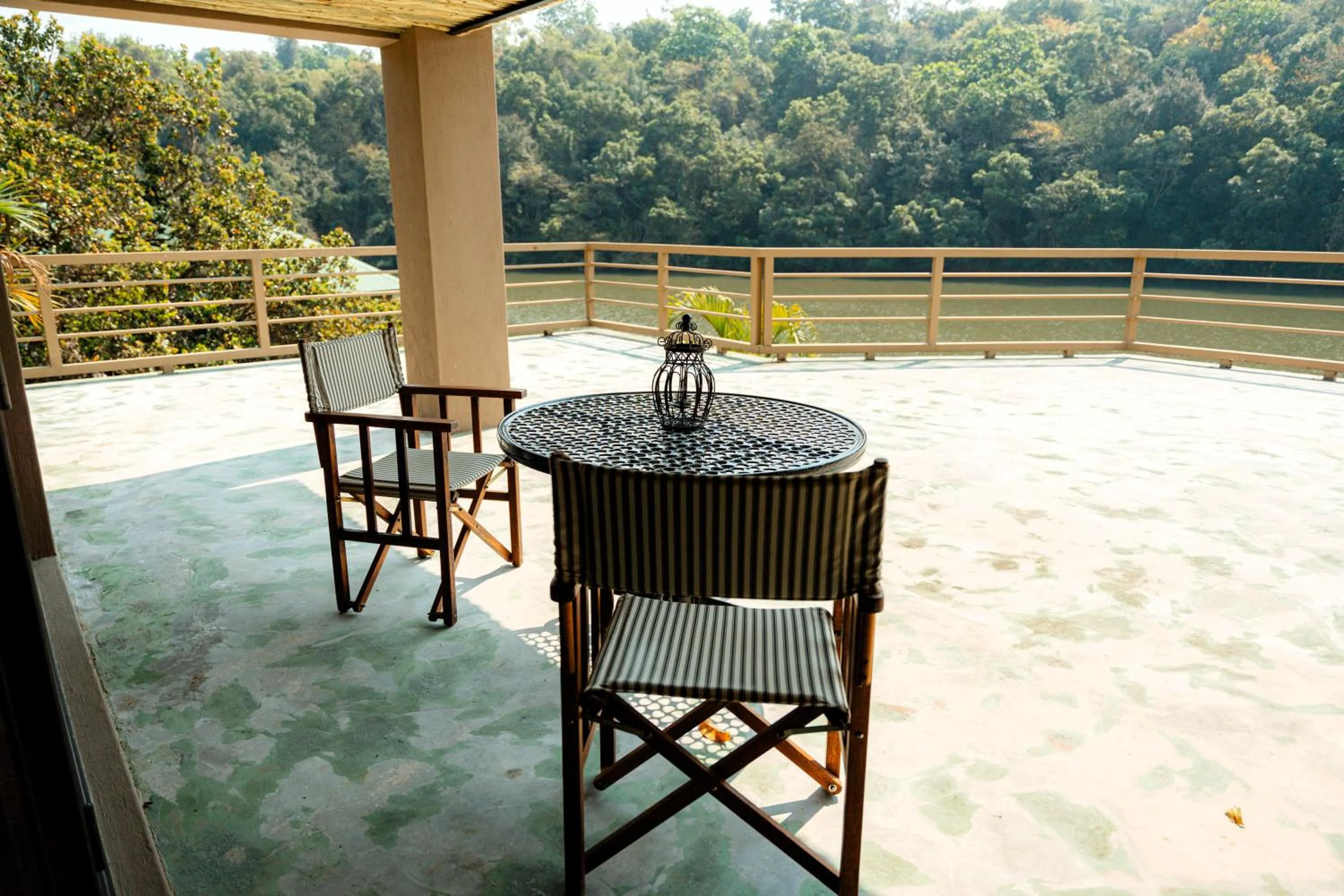 TV and multimedia in Bambuu Lakeside Lodge