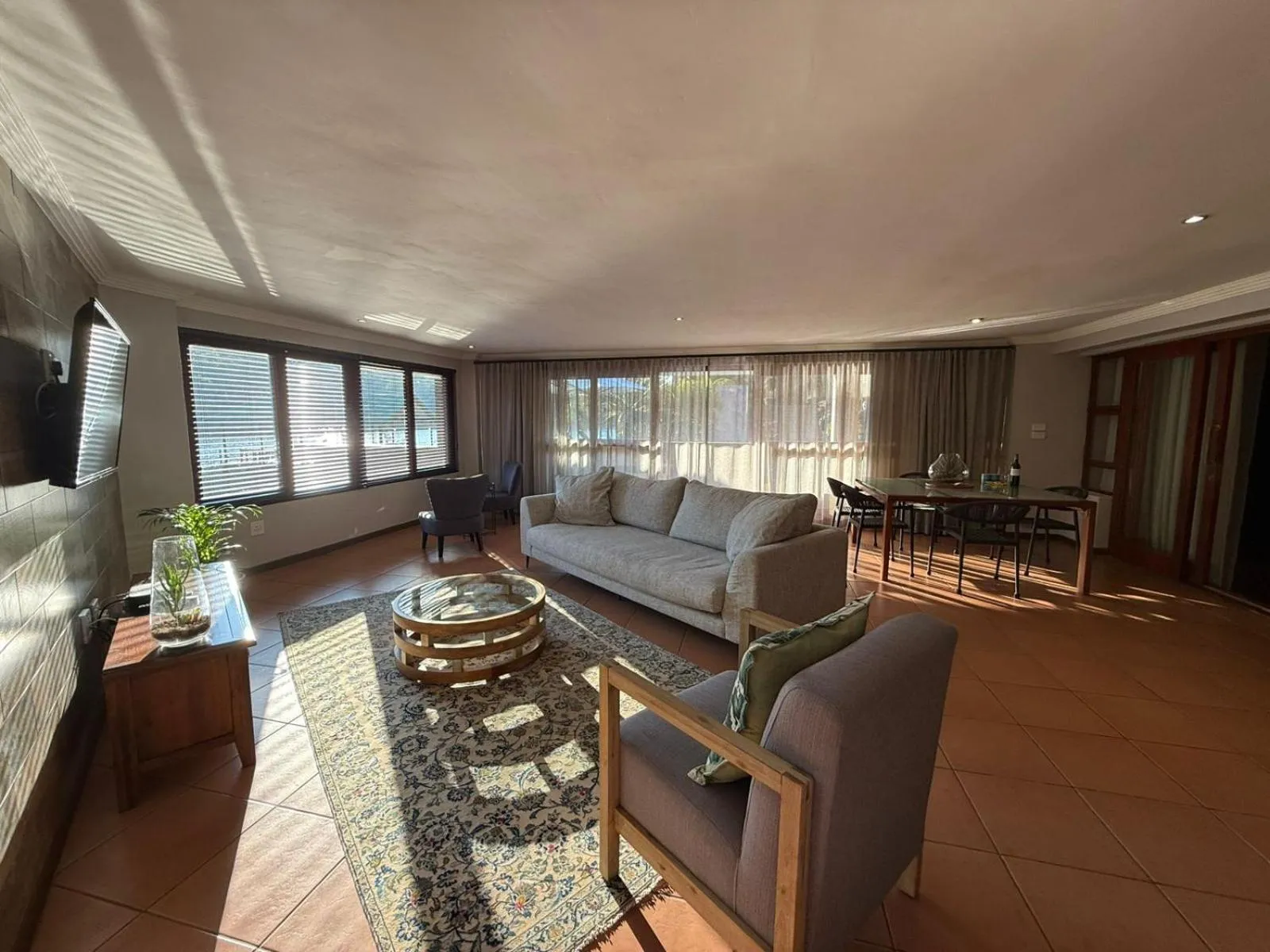 Bambuu Lakeside Lodge