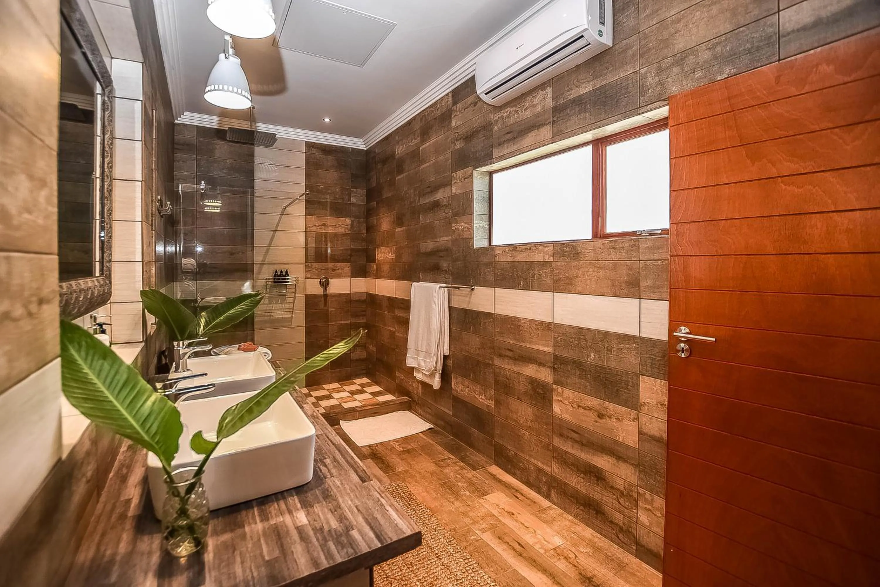 Shower in Bambuu Lakeside Lodge