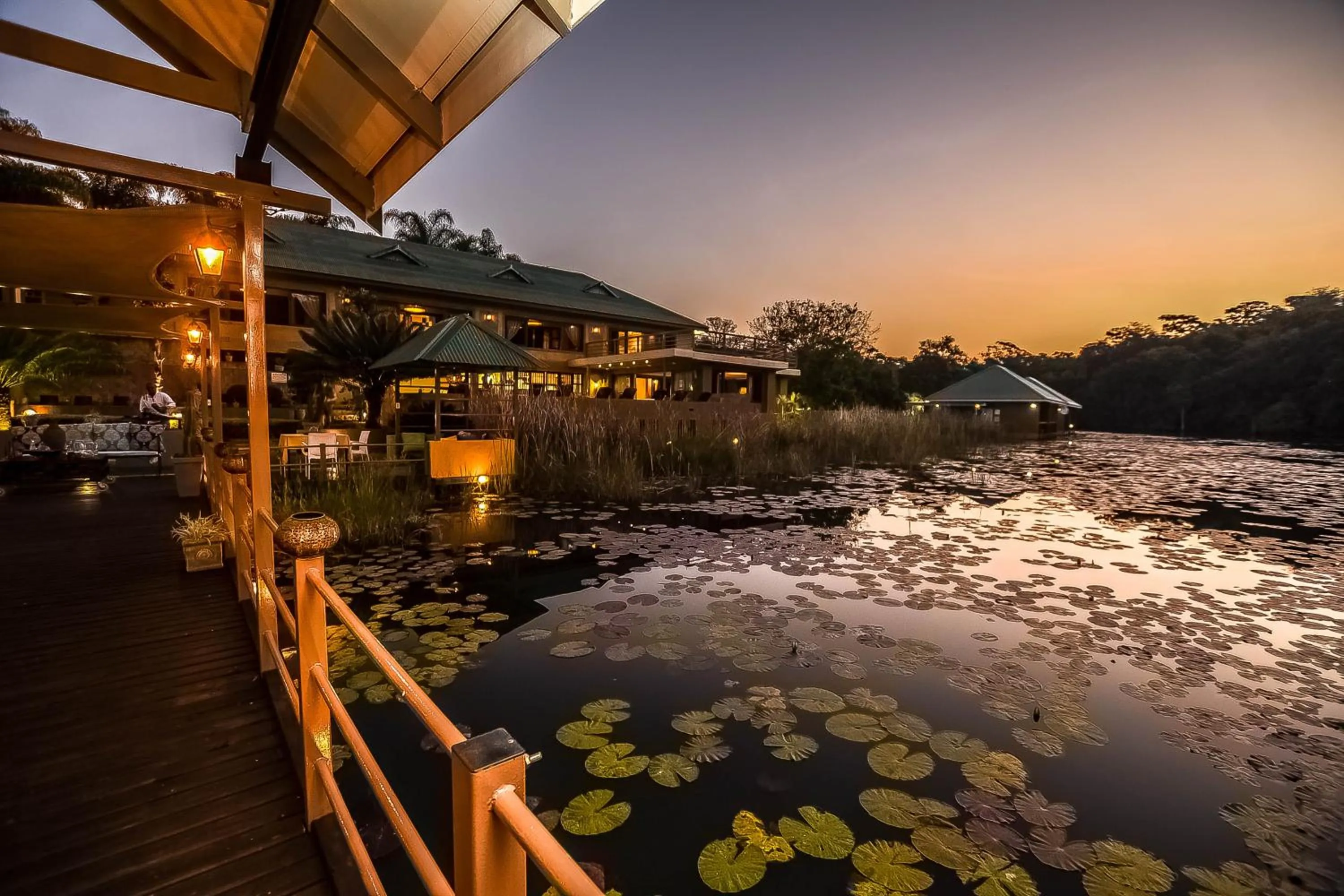Restaurant/places to eat in Bambuu Lakeside Lodge