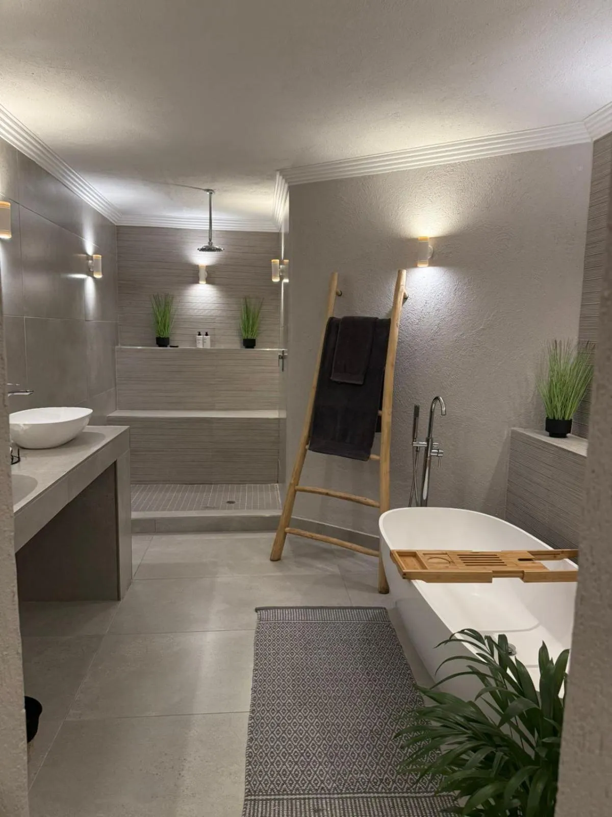 Bambuu Lakeside Lodge