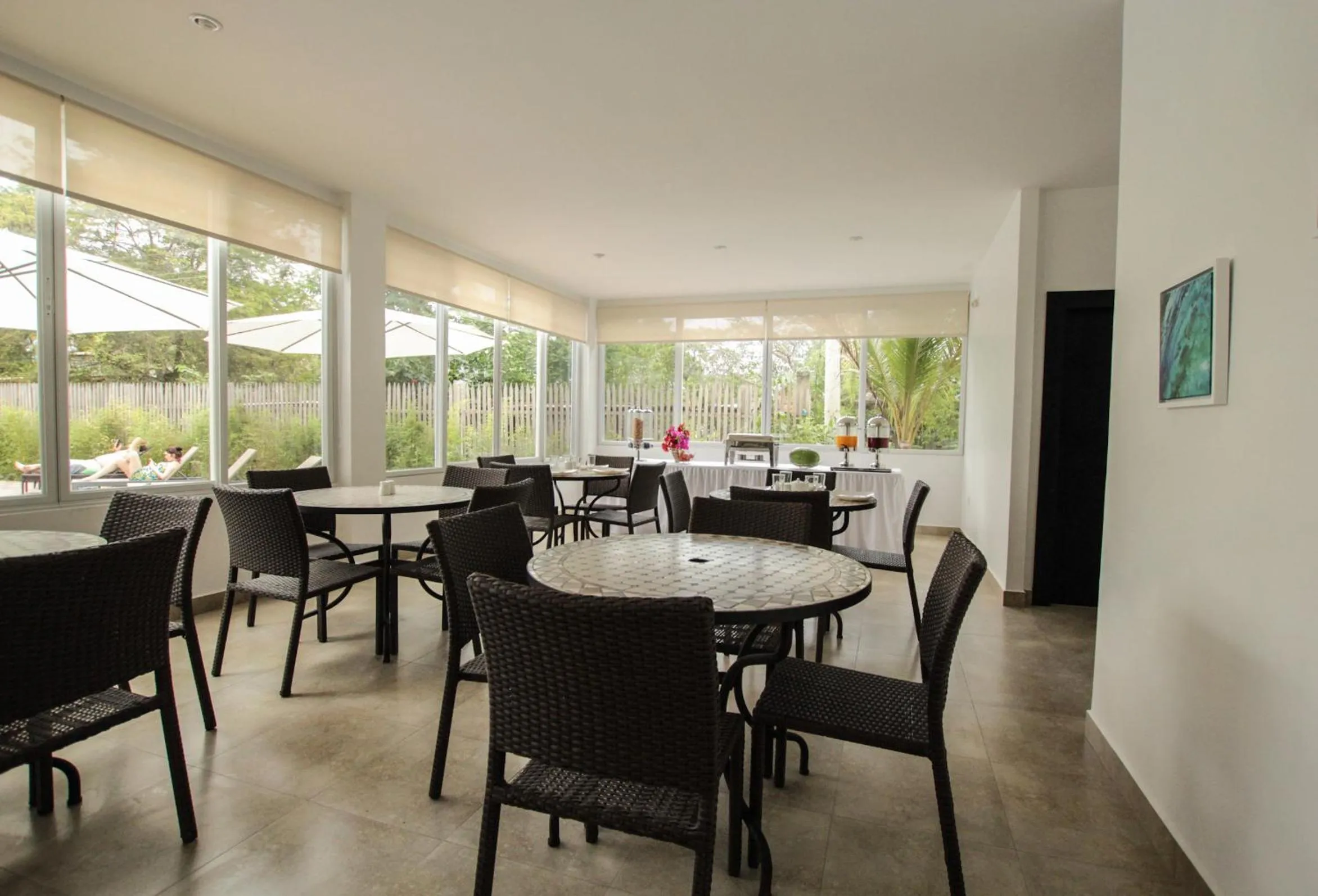 Restaurant/places to eat in Ocean Blue Hotel