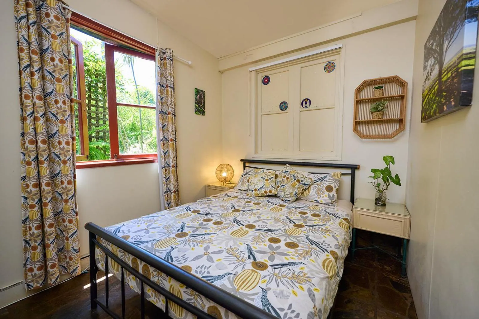 Bedroom, Bed in On The Wallaby Eco Lodge