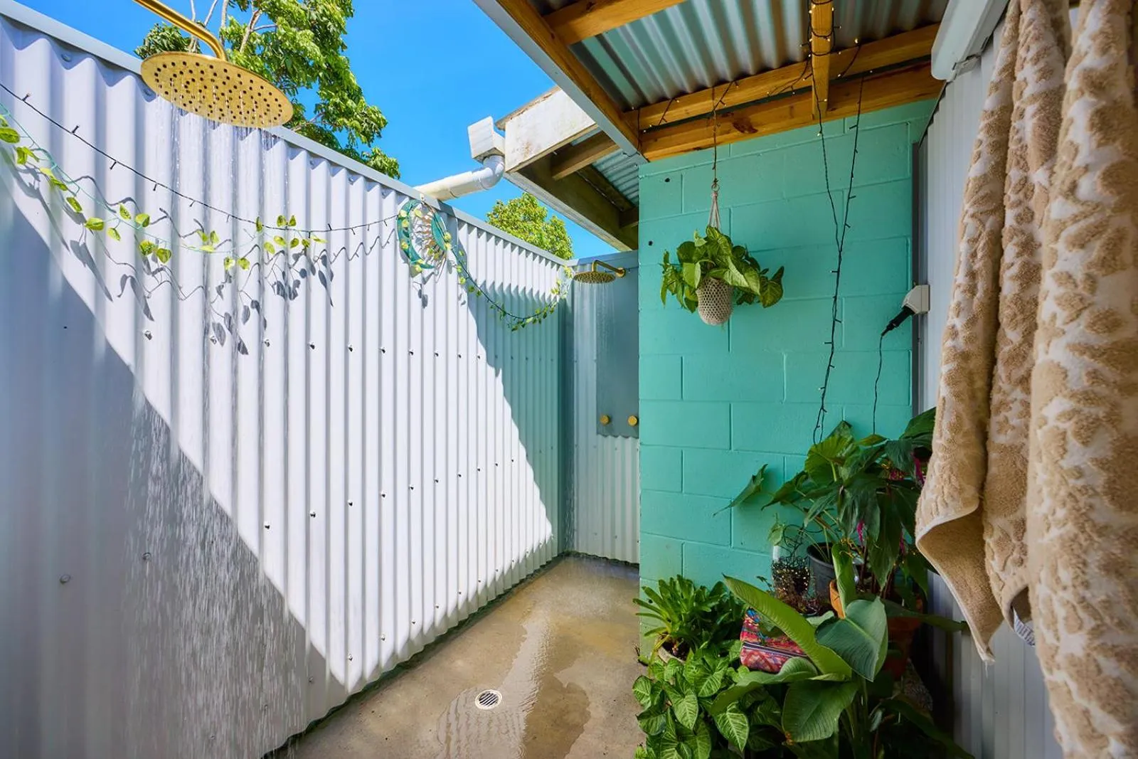Shower in On The Wallaby Eco Lodge