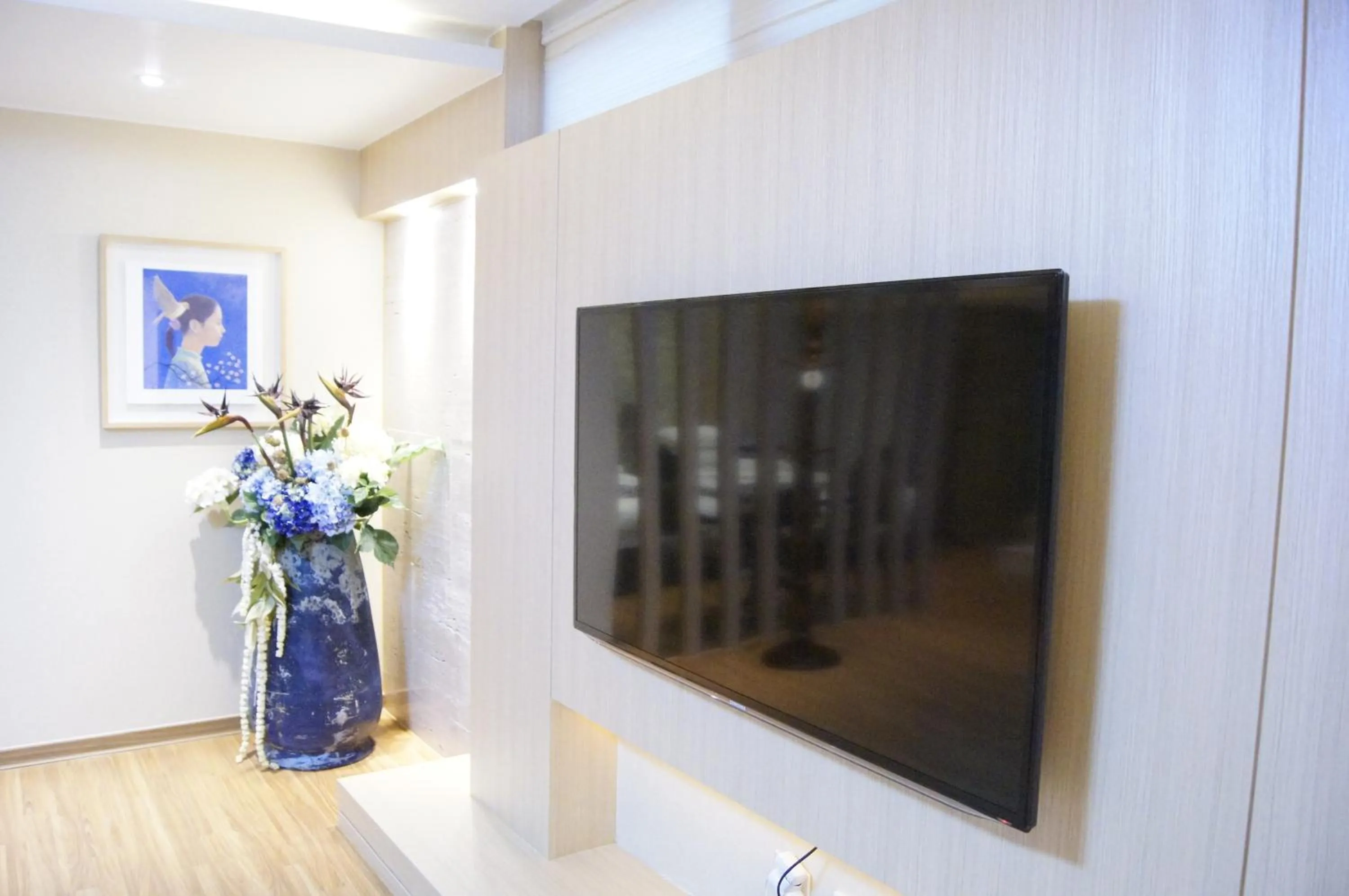 TV and multimedia in Hotel Matthieu Yeosu