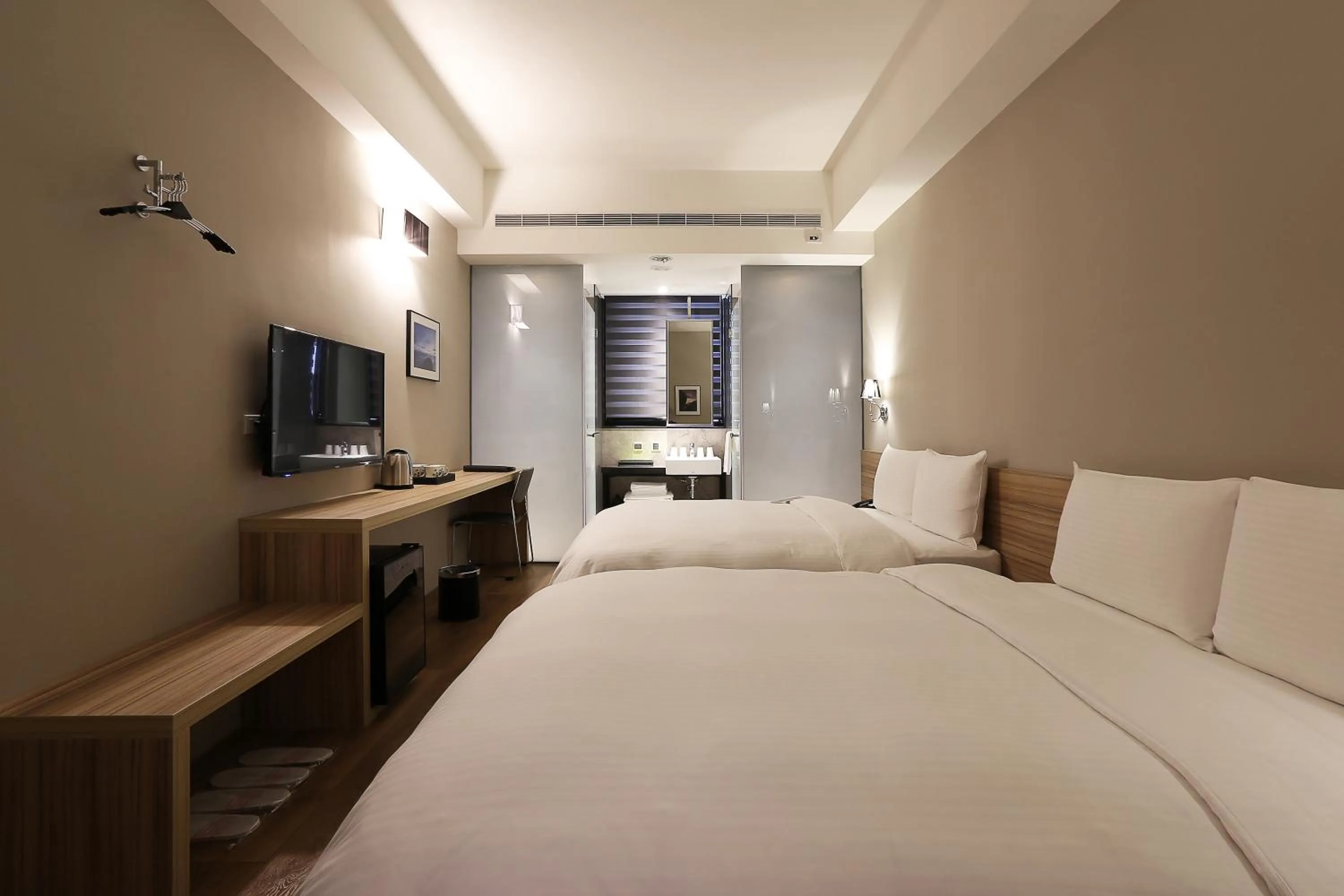 Photo of the whole room, Bed in Miller Inn