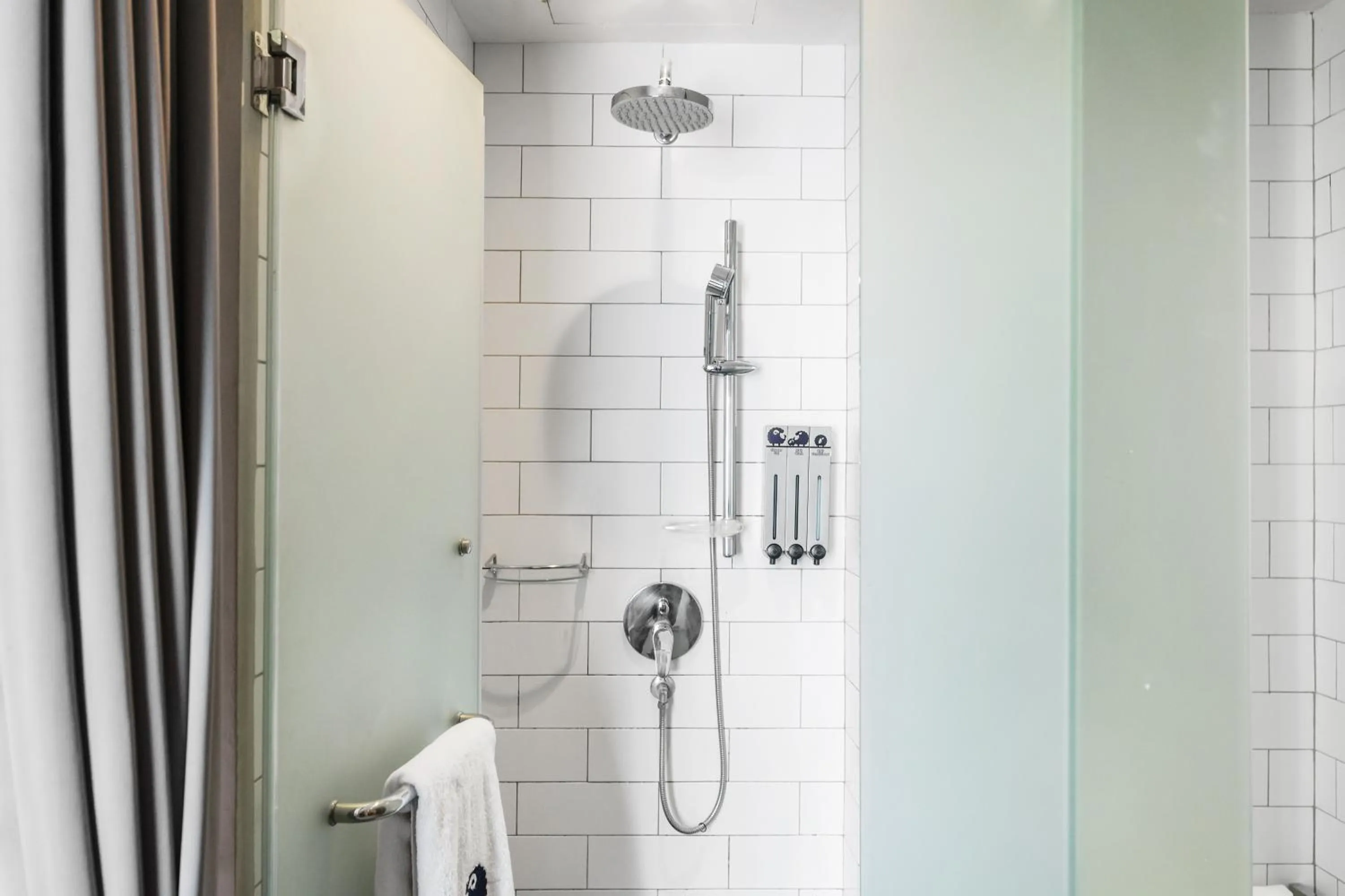 Shower in Kokotel Bangkok Surawong