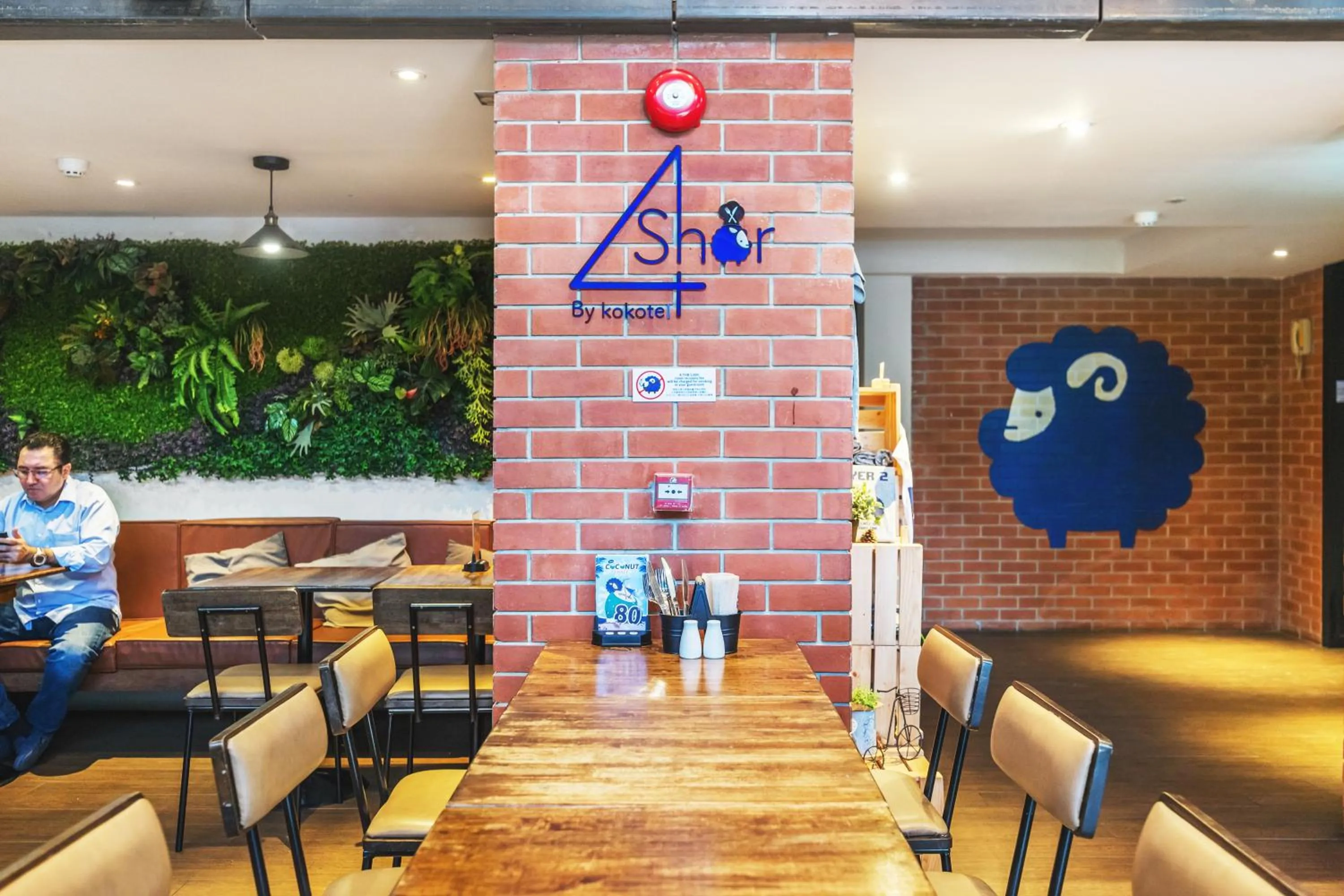 Restaurant/places to eat in Kokotel Bangkok Surawong