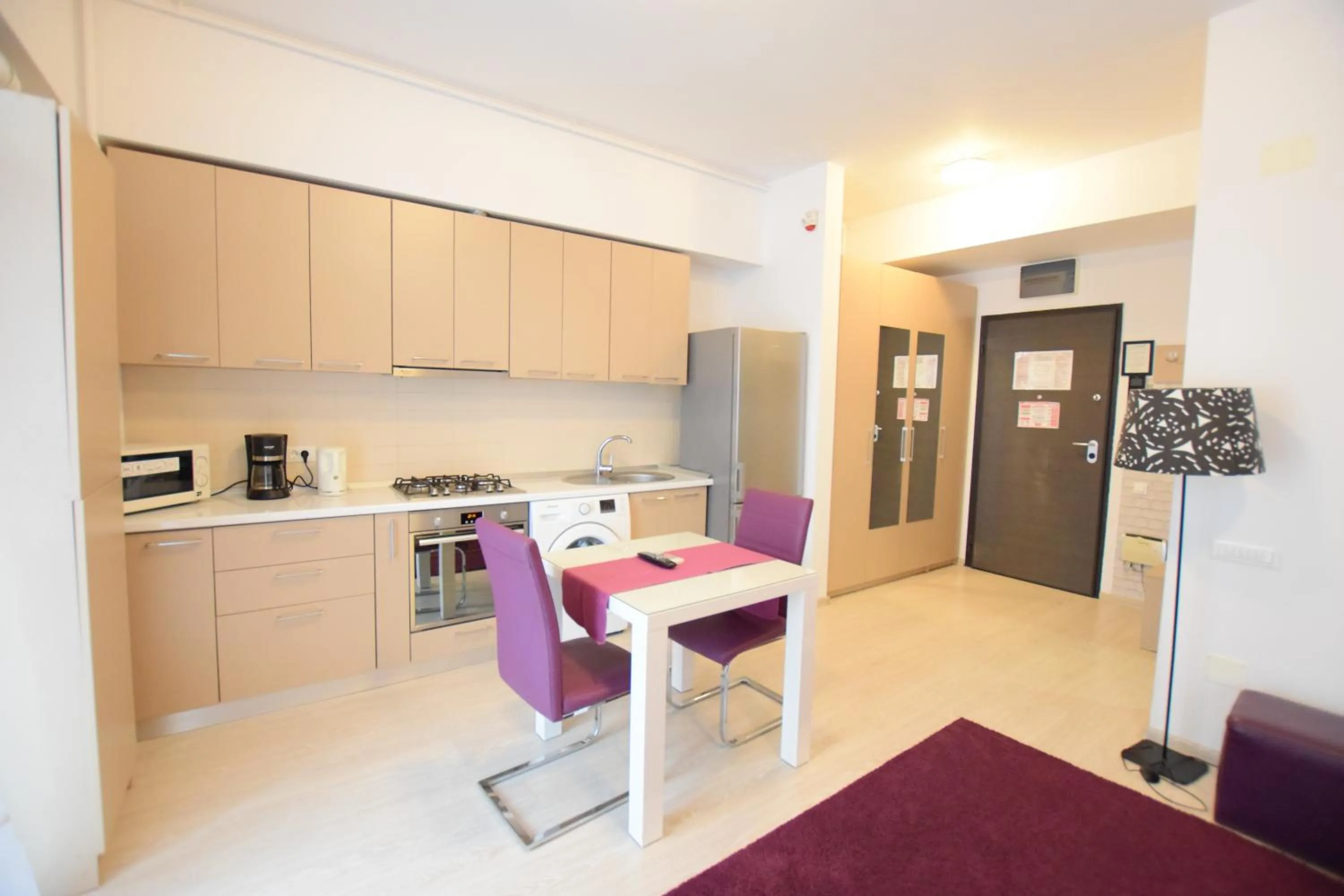 Kitchen or kitchenette in Uptown Residence Apartments