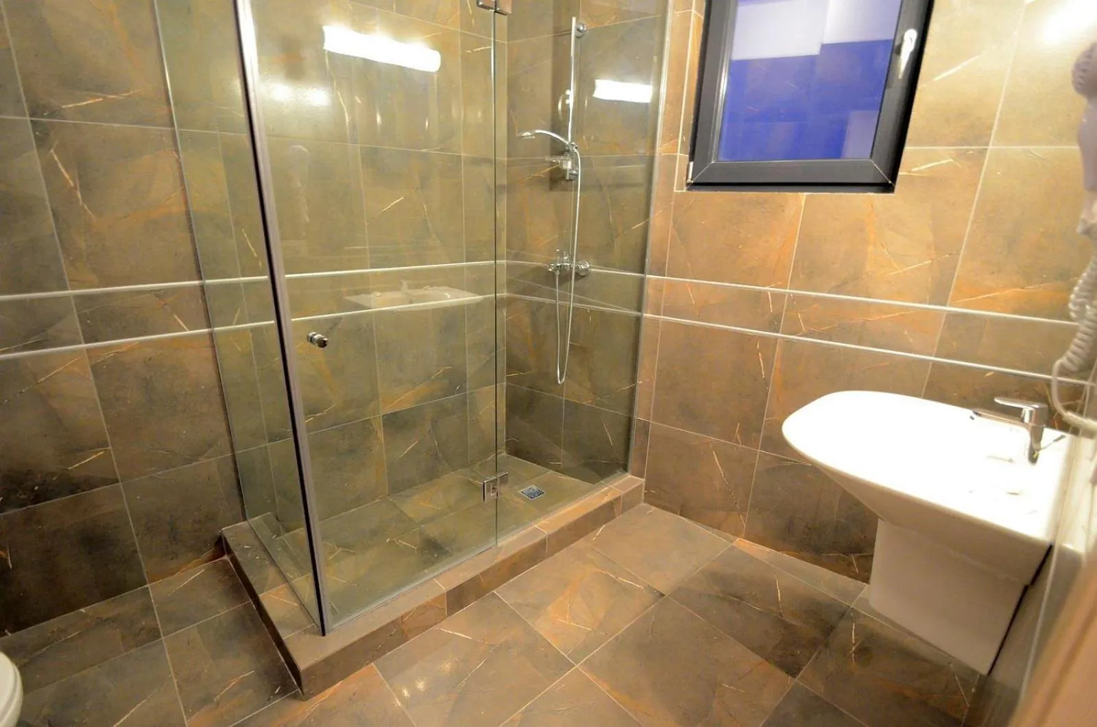 Shower in Uptown Residence Apartments