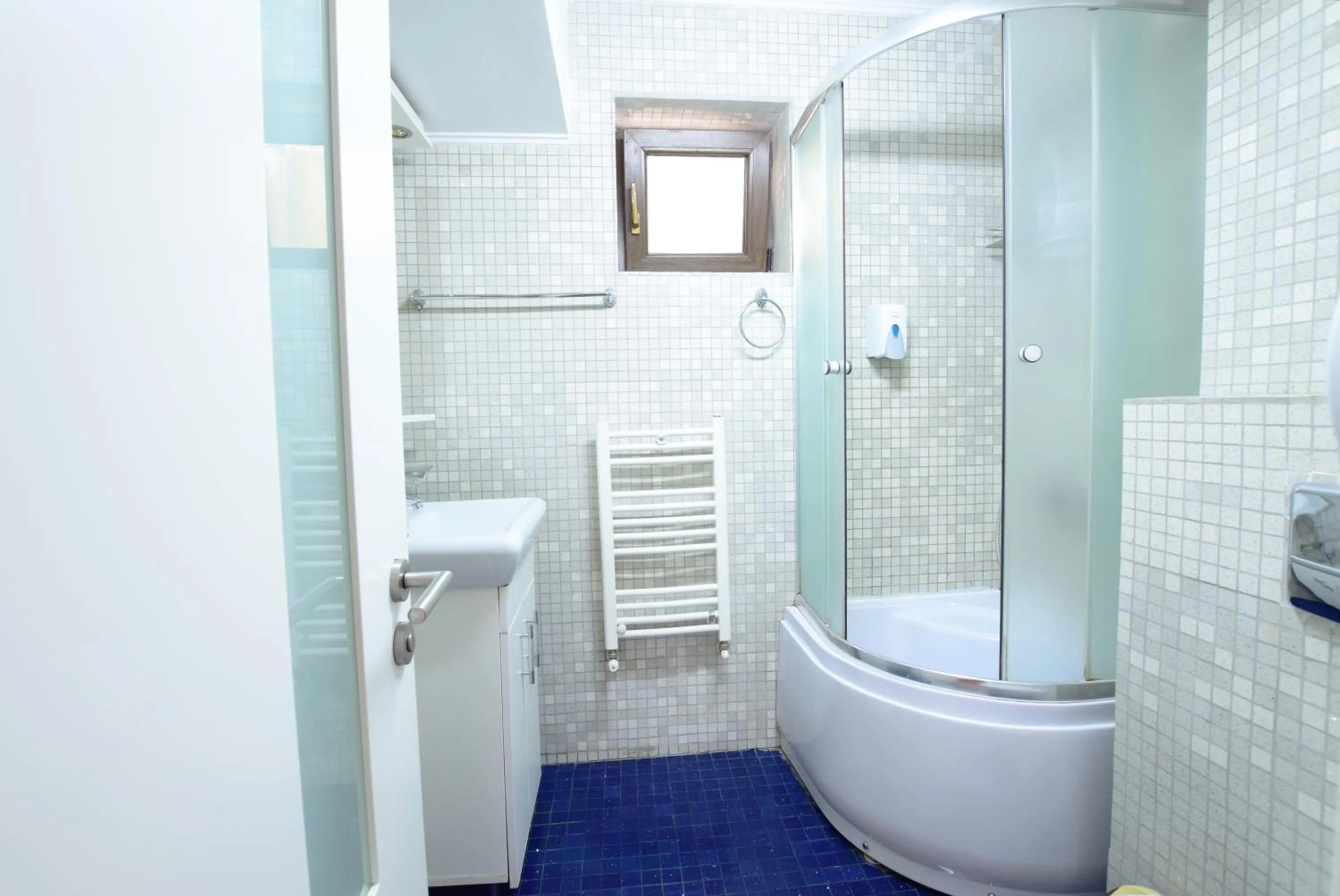 Bathroom in Decebal Residence Apartments