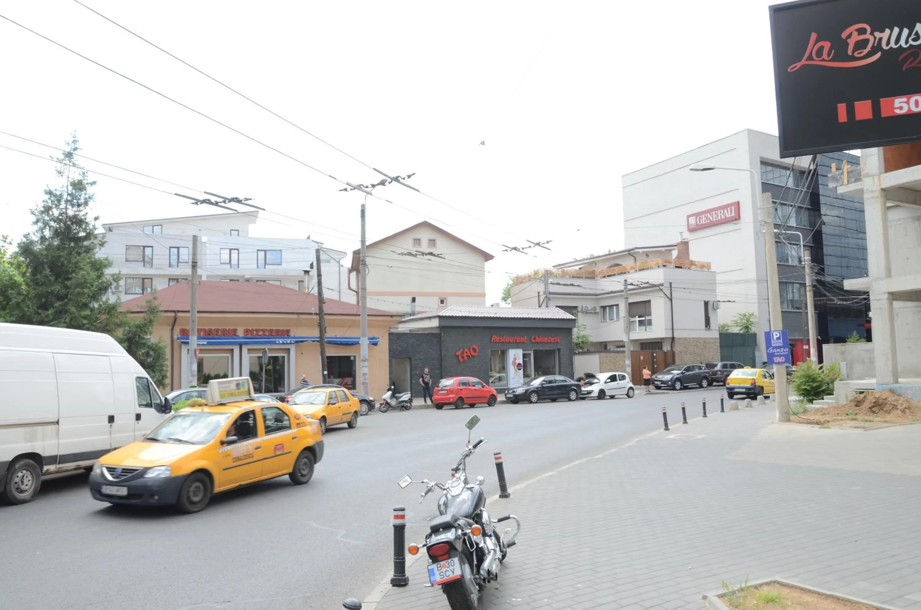 Restaurant/places to eat in Decebal Residence Apartments