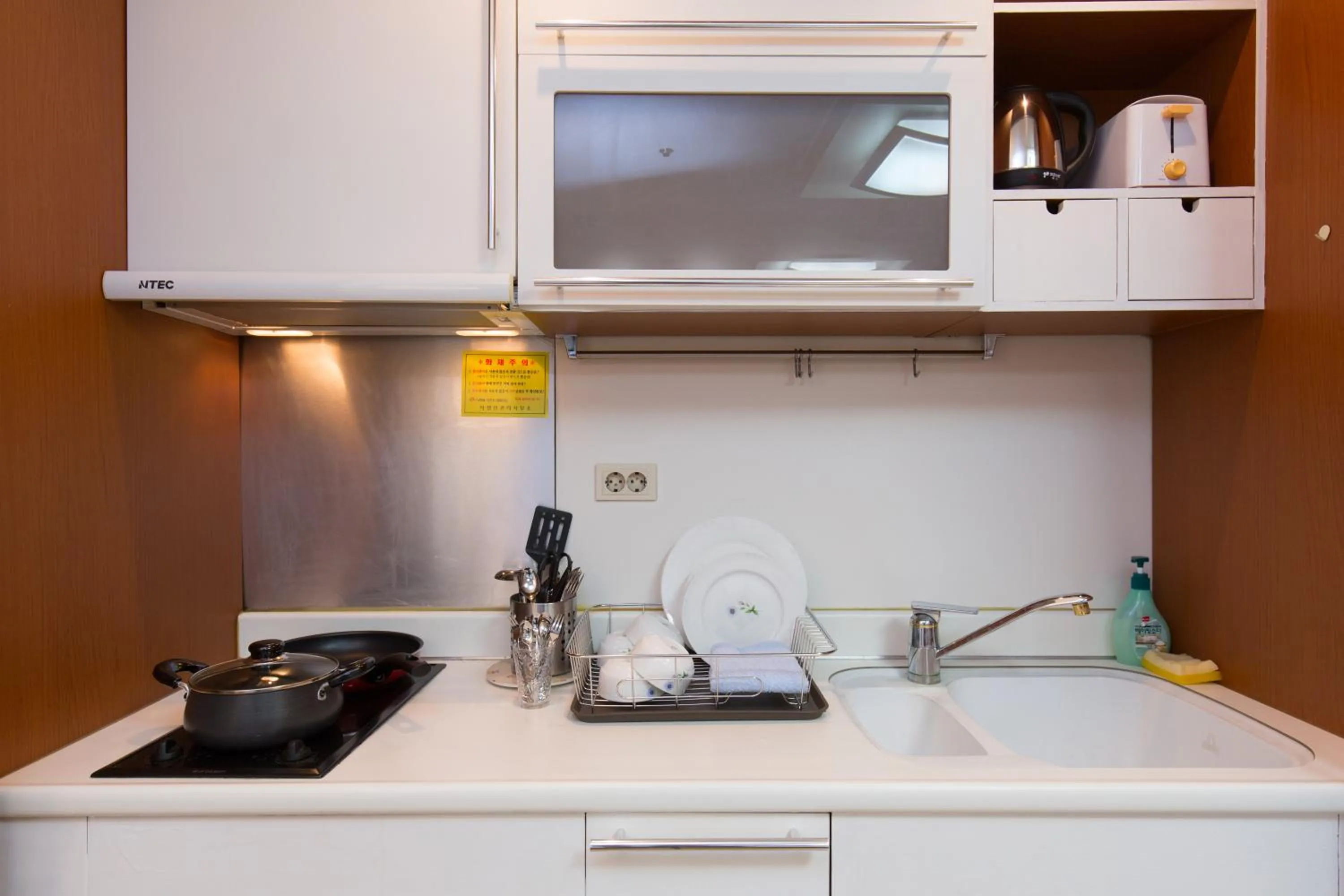 Kitchen or kitchenette, Kitchen/Kitchenette in Sam Stay Hongdae