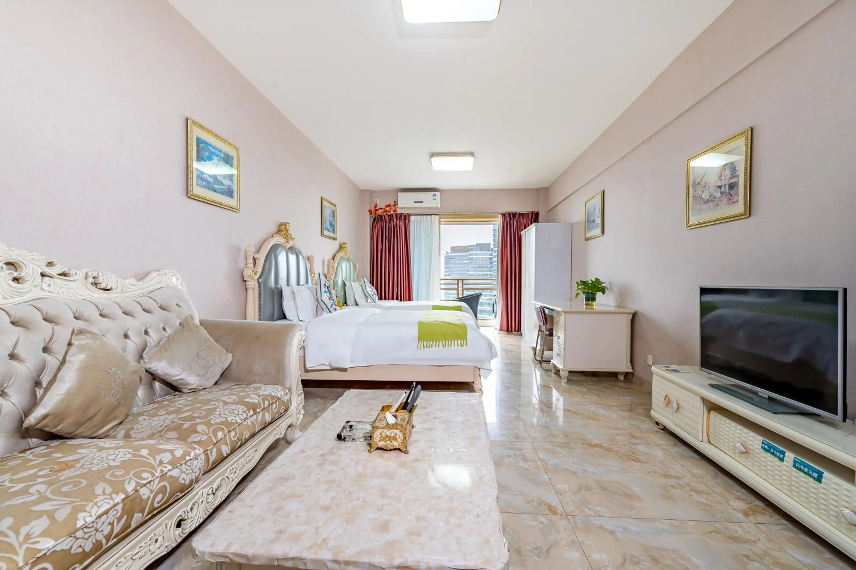 Bed in WAIFIDEN Guangzhou HaiZhu Square WanYi Apartment