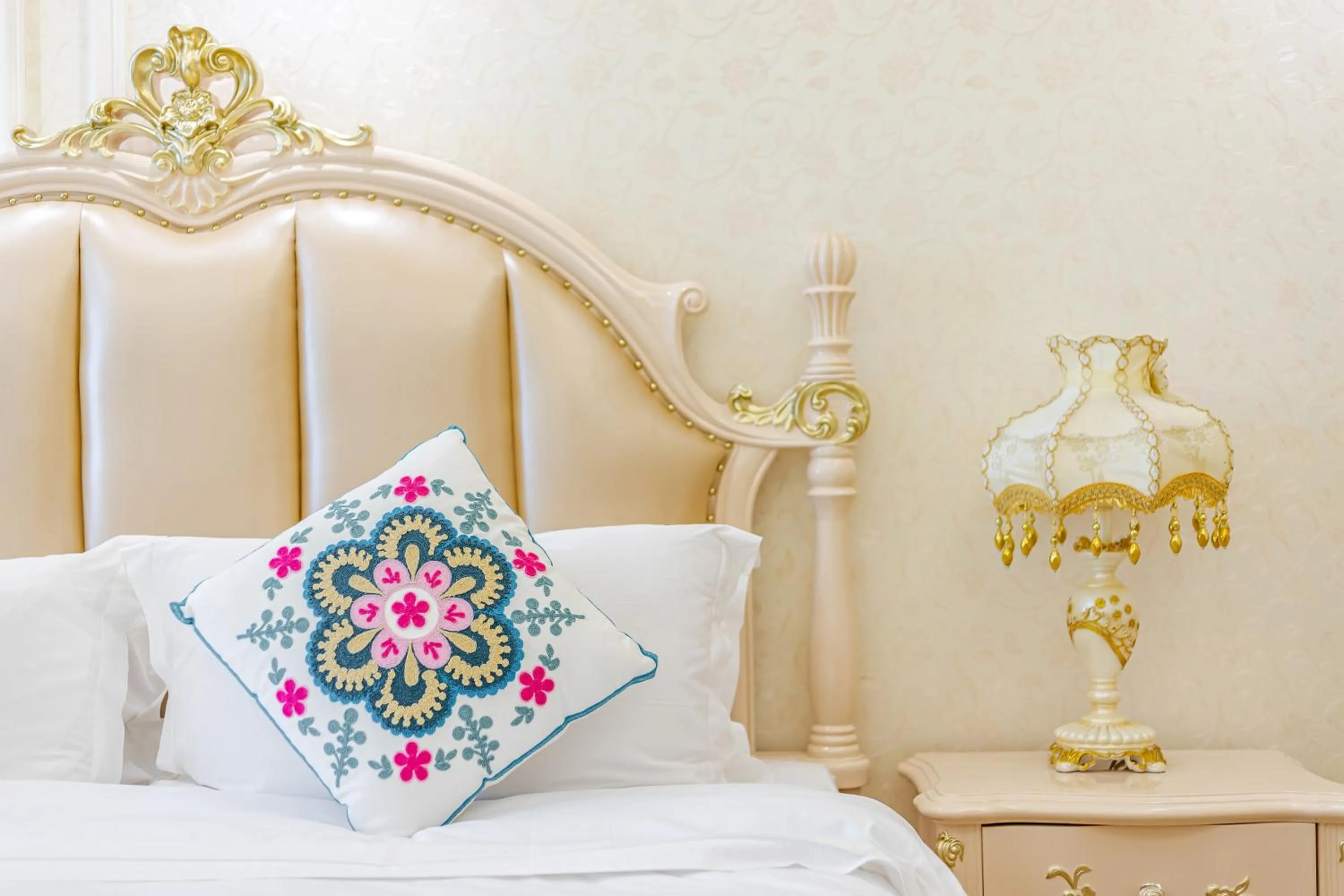 Bed in WAIFIDEN Guangzhou HaiZhu Square WanYi Apartment