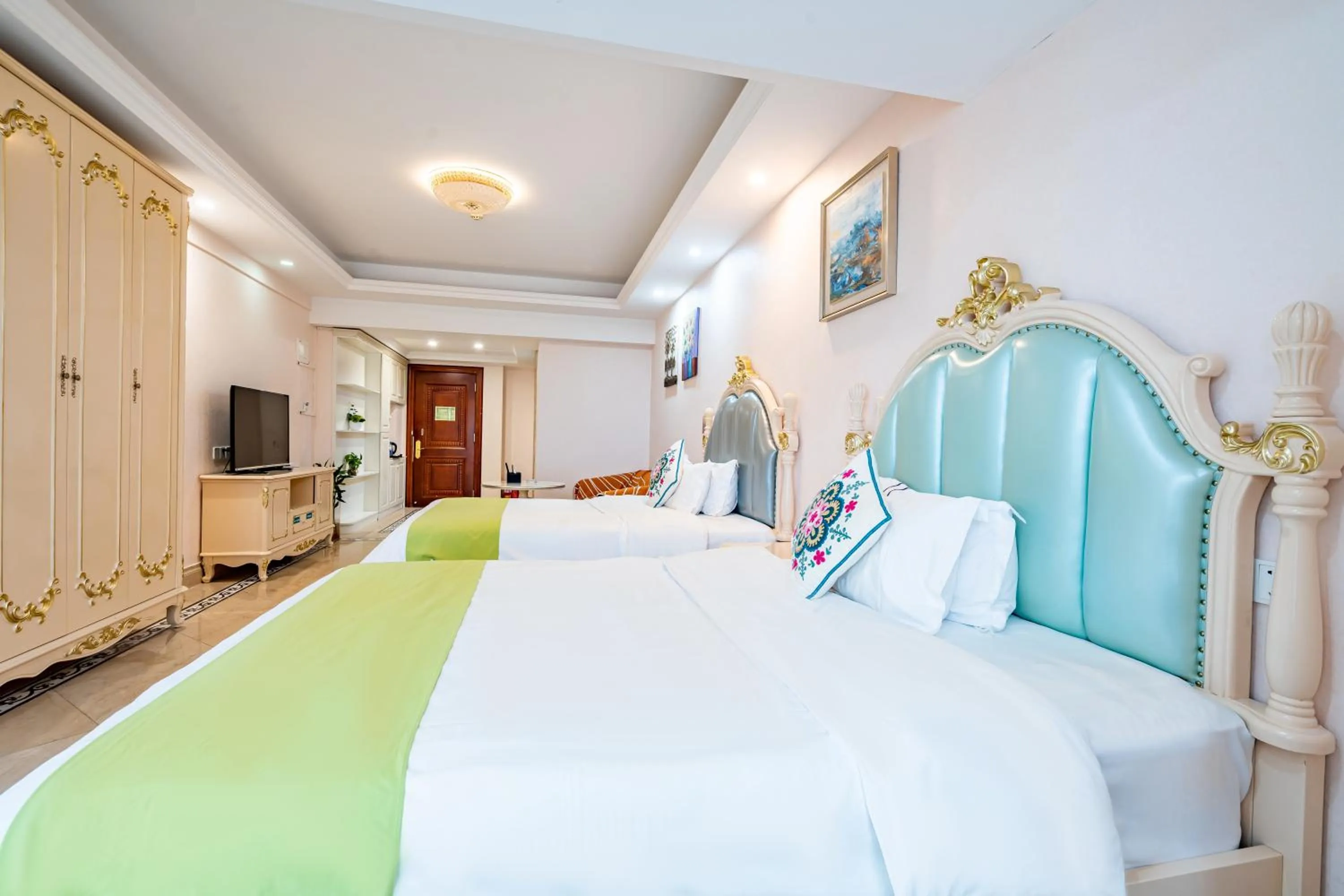 Bed in WAIFIDEN Guangzhou HaiZhu Square WanYi Apartment