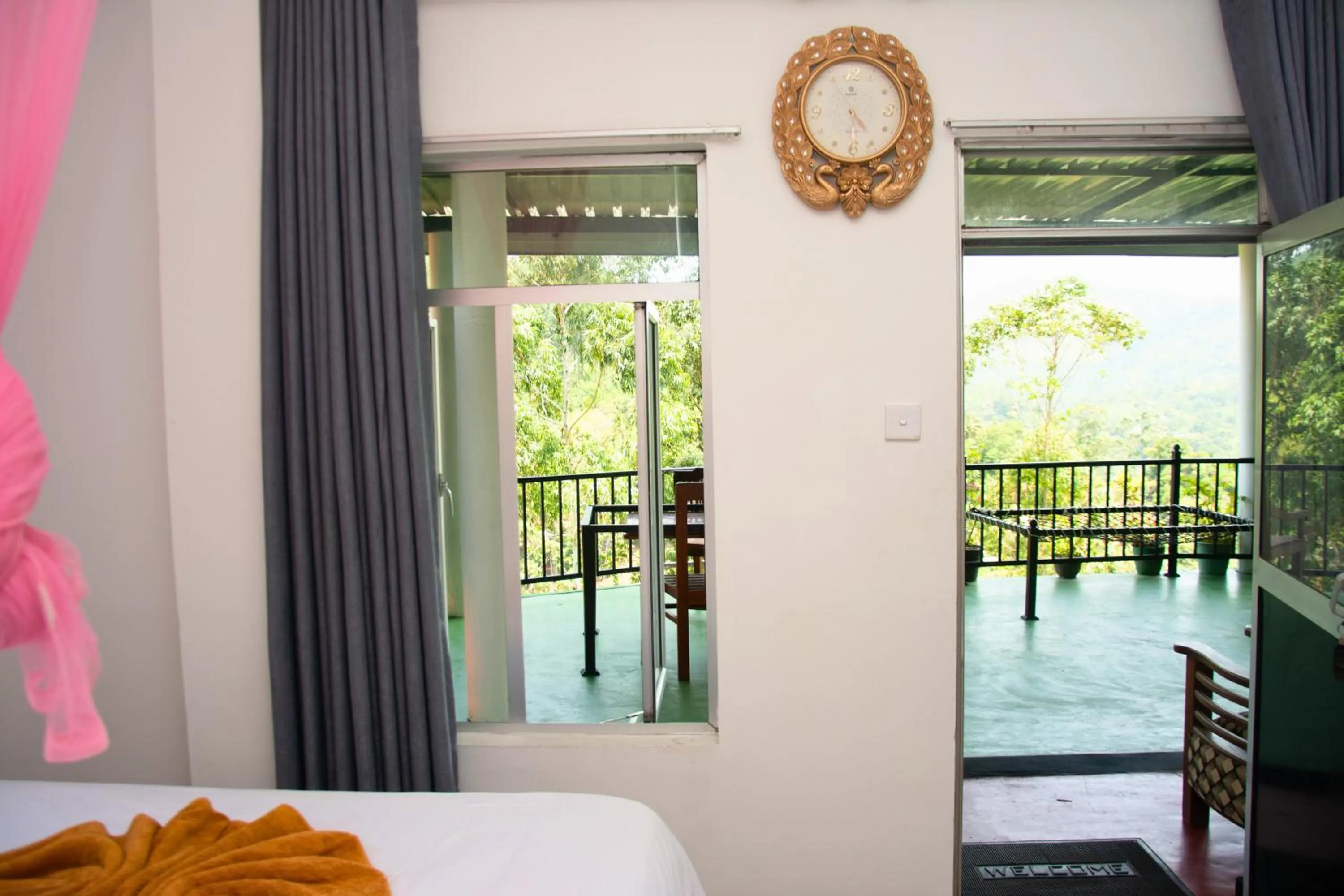 Patio, Bed in 9 Arch view rest inn