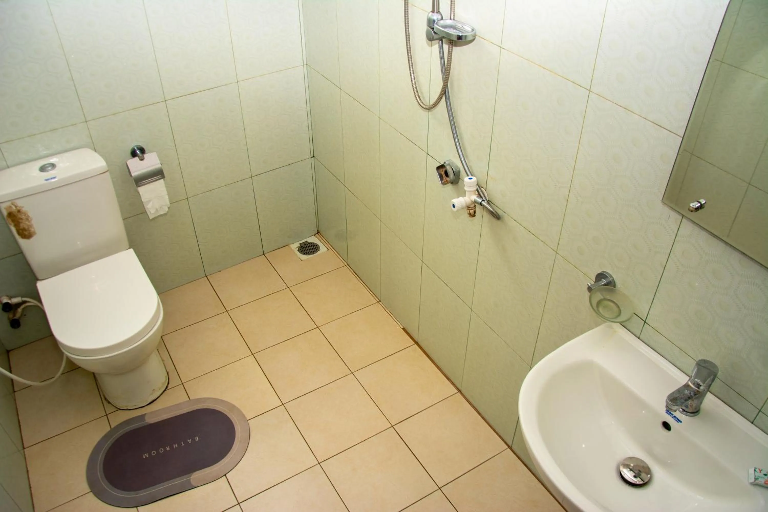 Bathroom in 9 Arch view rest inn