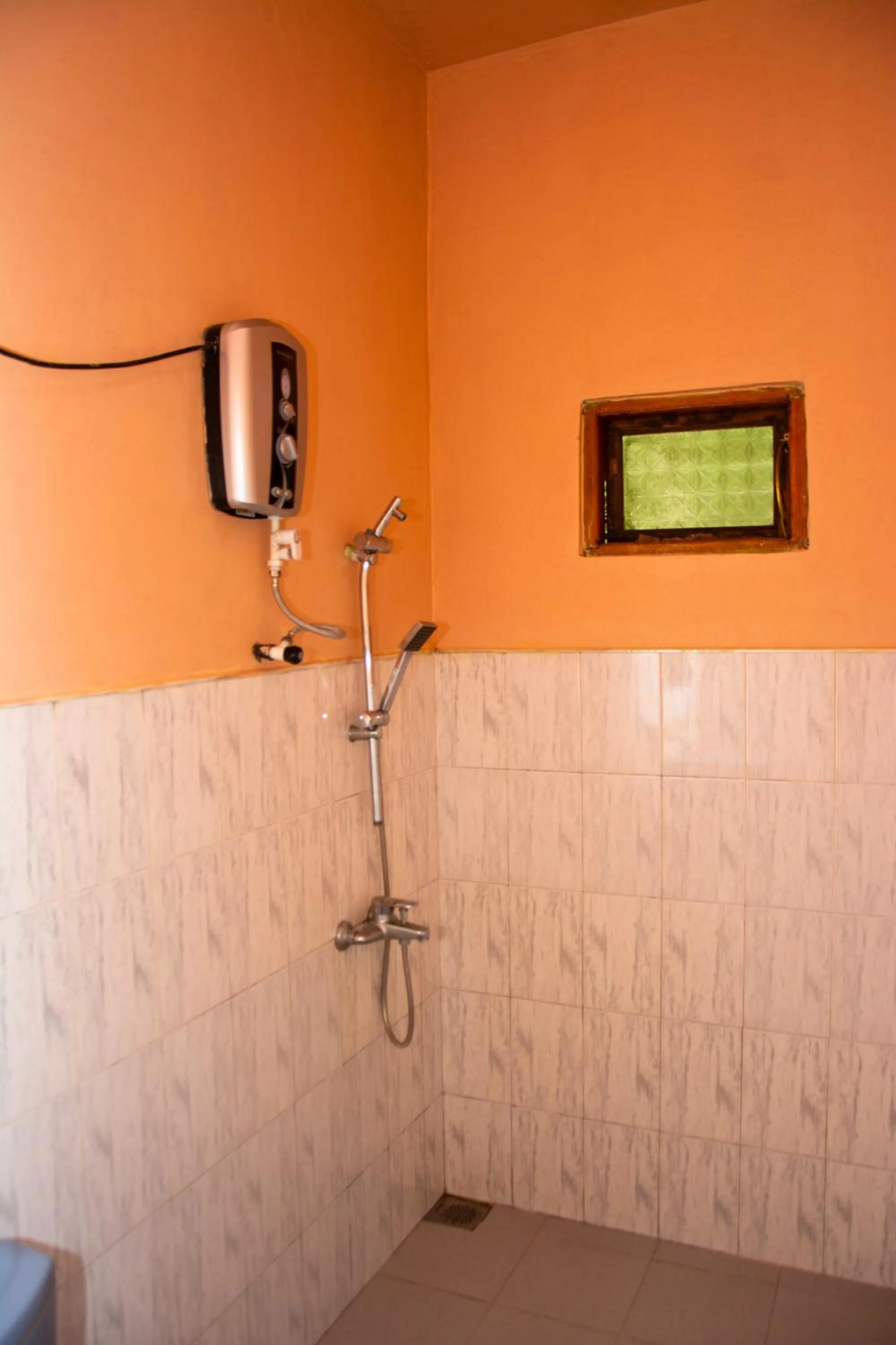 Shower in 9 Arch view rest inn