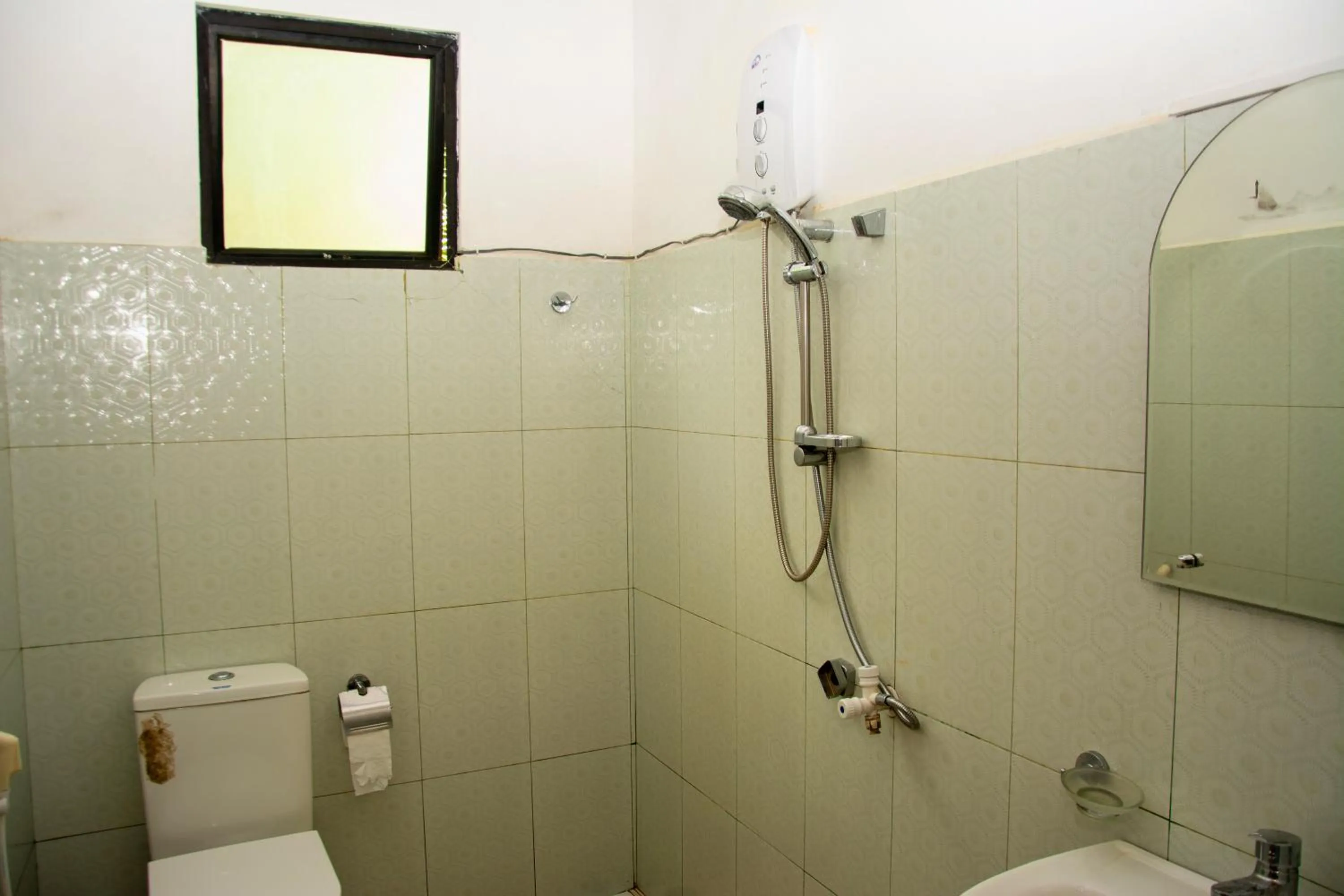 Shower in 9 Arch view rest inn