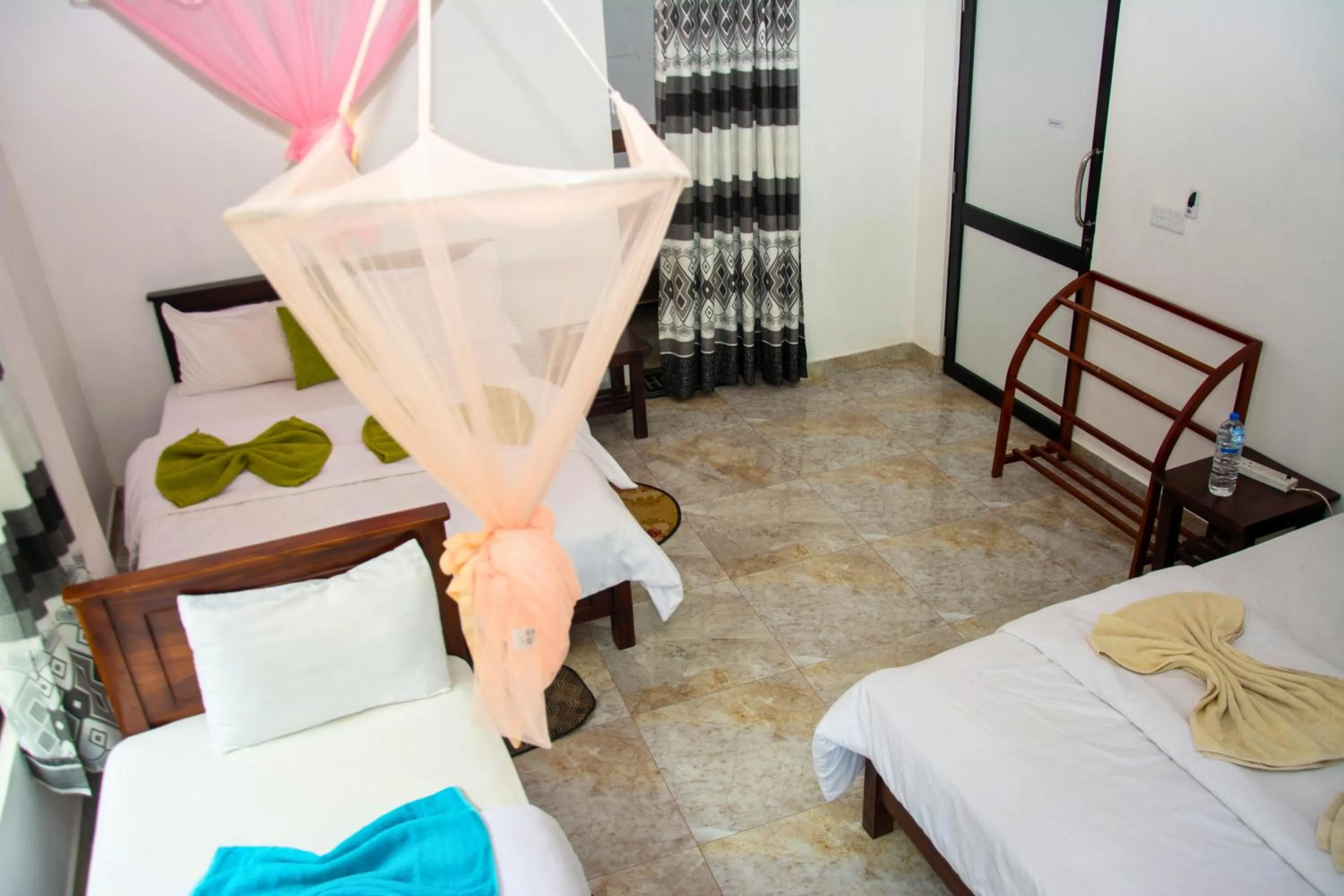 Bedroom, Bed in 9 Arch view rest inn