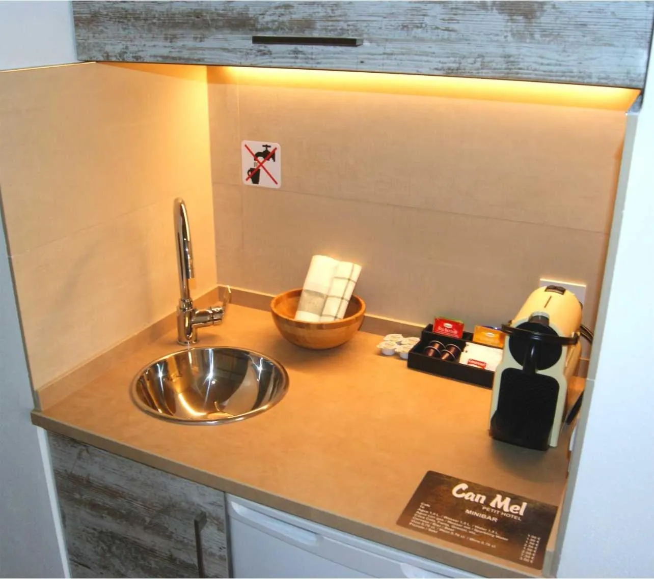 Kitchen or kitchenette in Petit Hotel C'an Mel