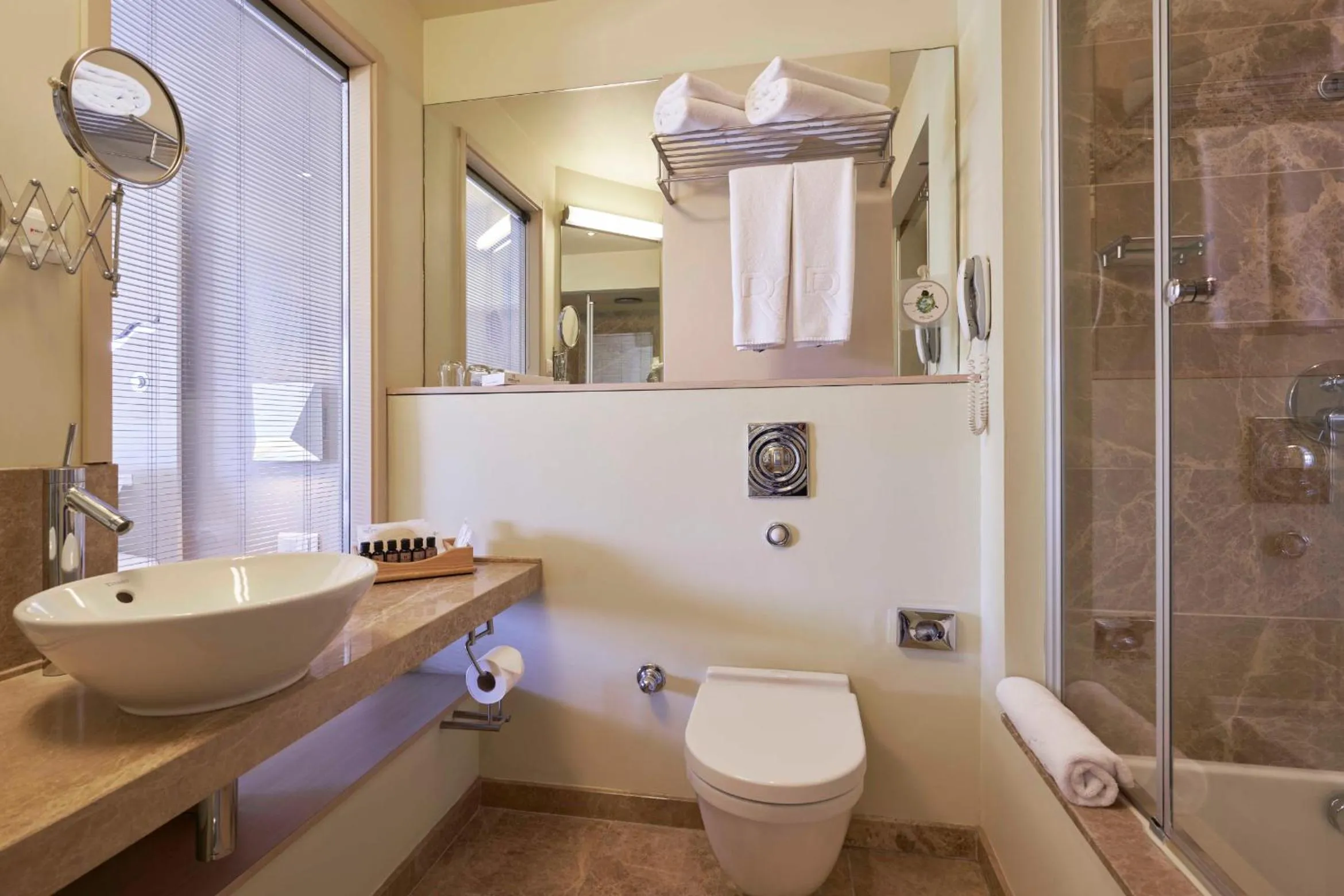 Shower in Richmond Nua Wellness Spa - Adult Only