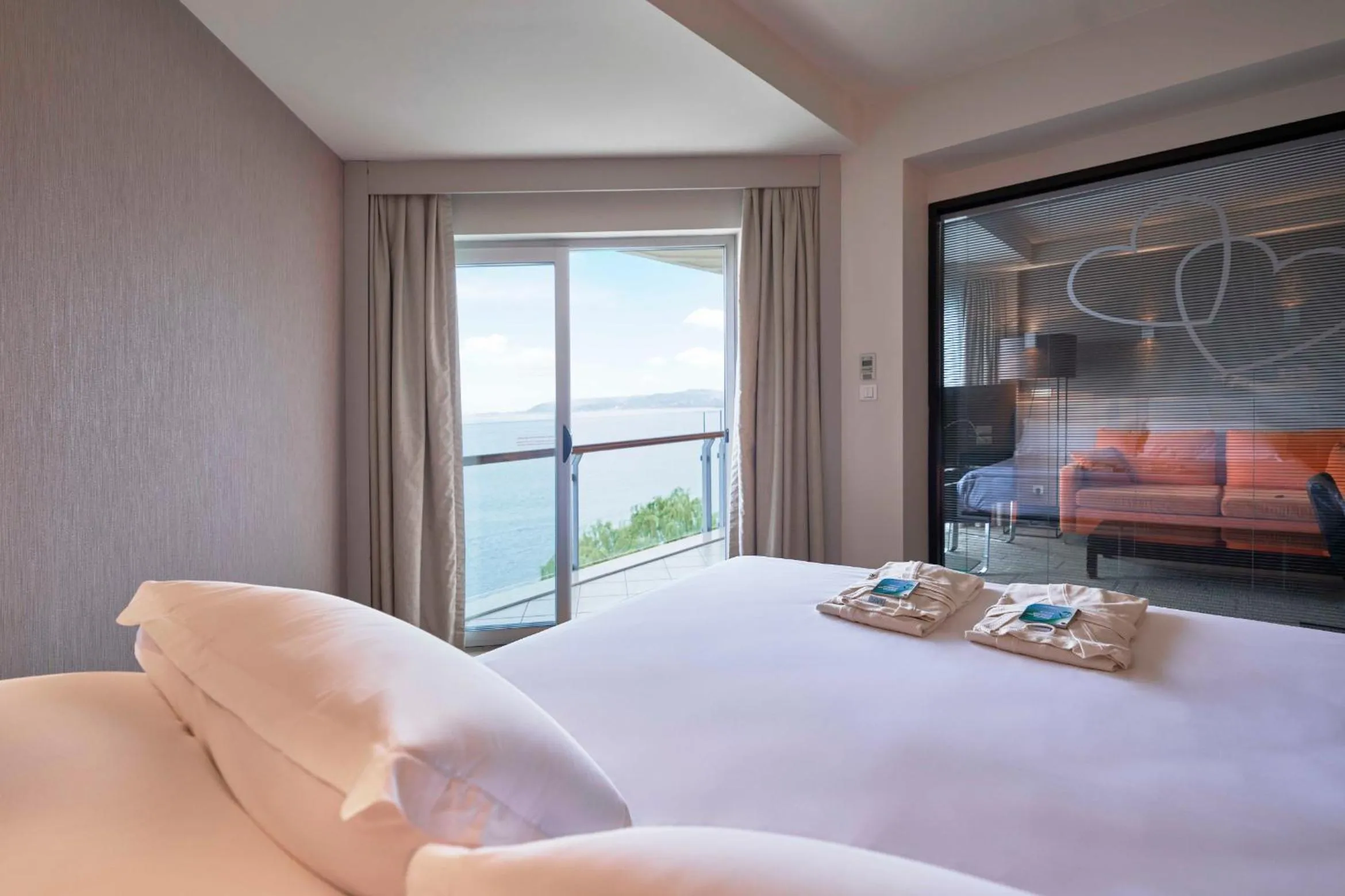 Bed in Richmond Nua Wellness Spa - Adult Only