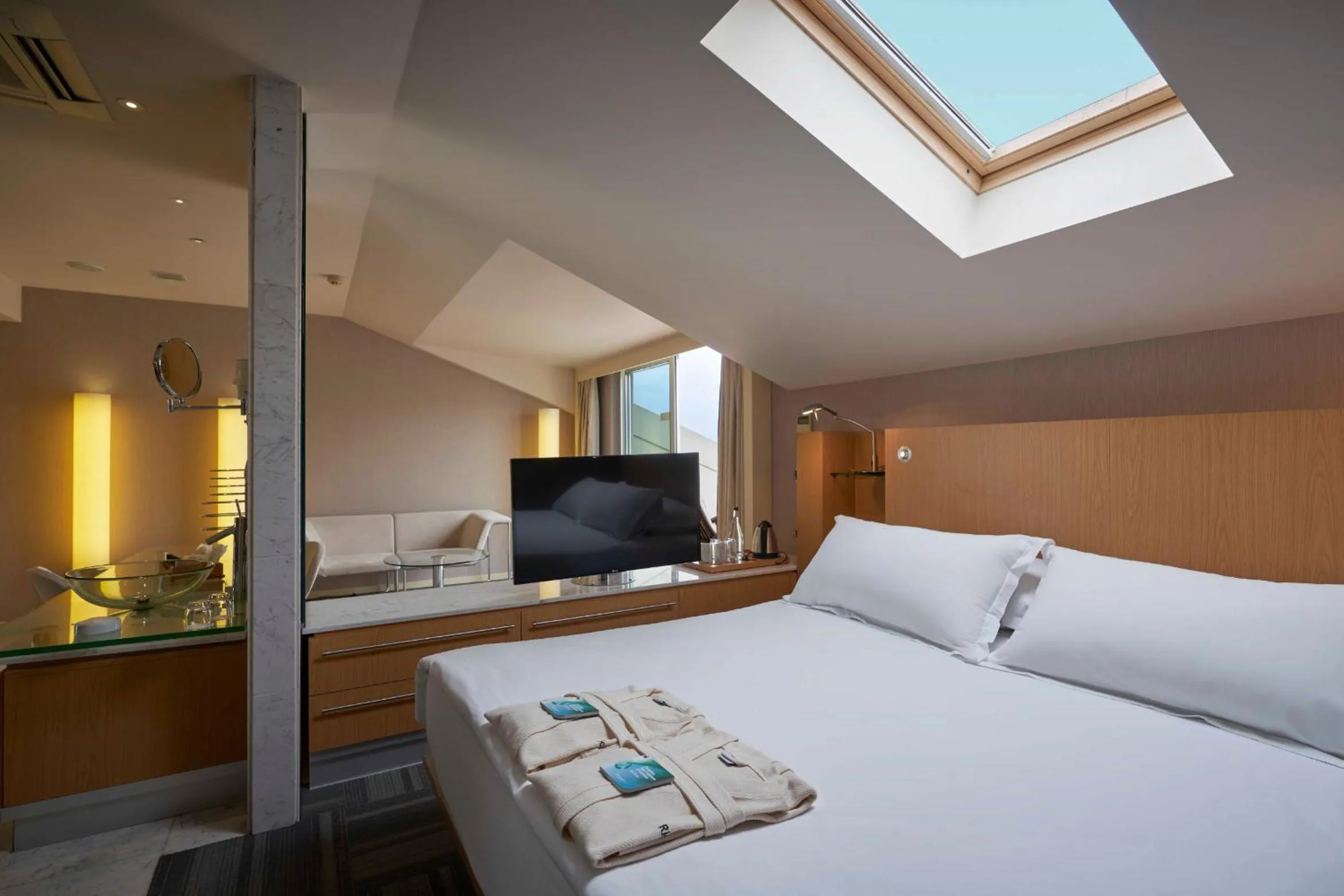 Bed in Richmond Nua Wellness Spa - Adult Only