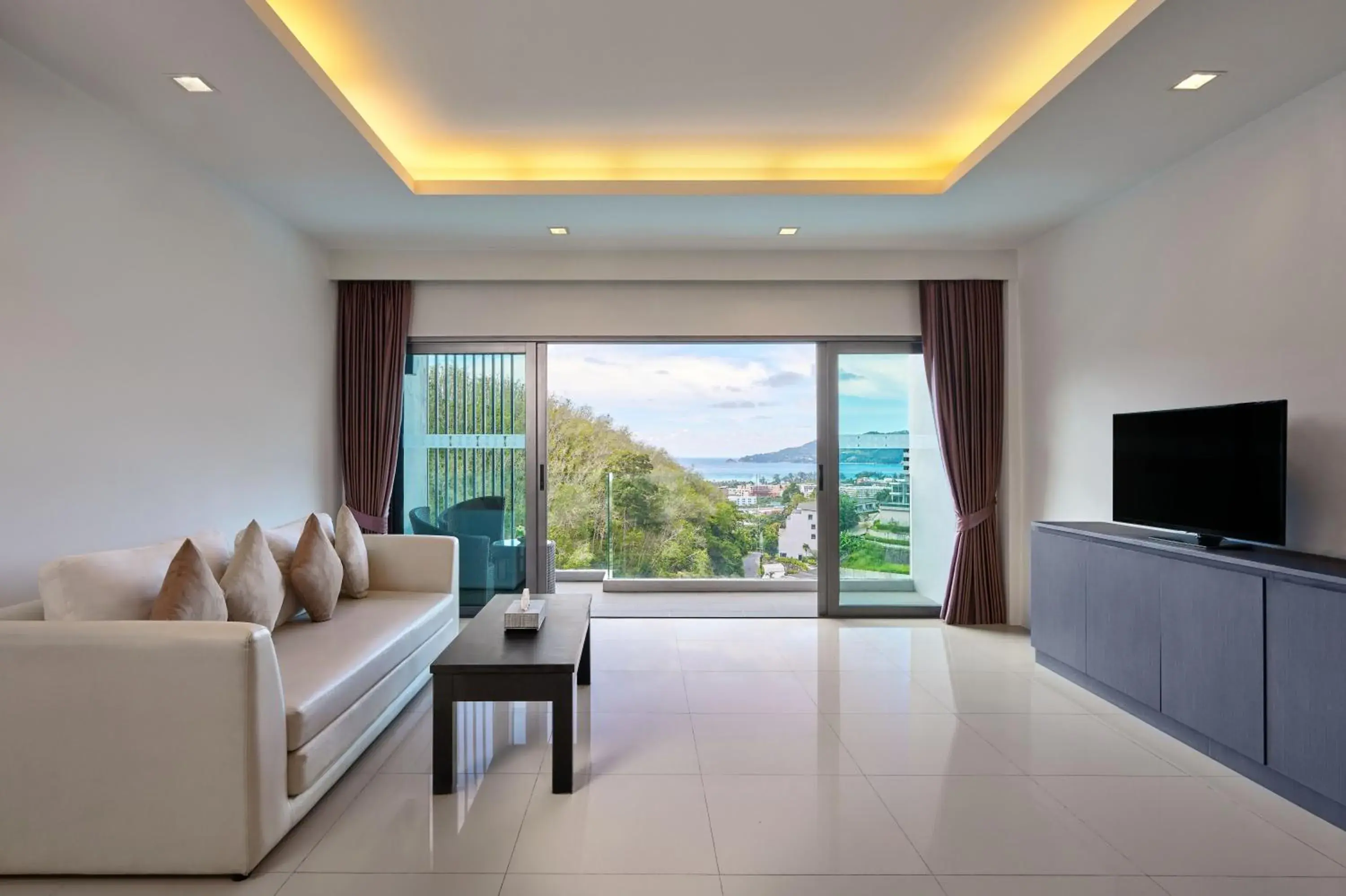 One Bedroom Suite Seaview in Patong Bay Hill One Bedroom Suite Seaview in Patong Bay Hill