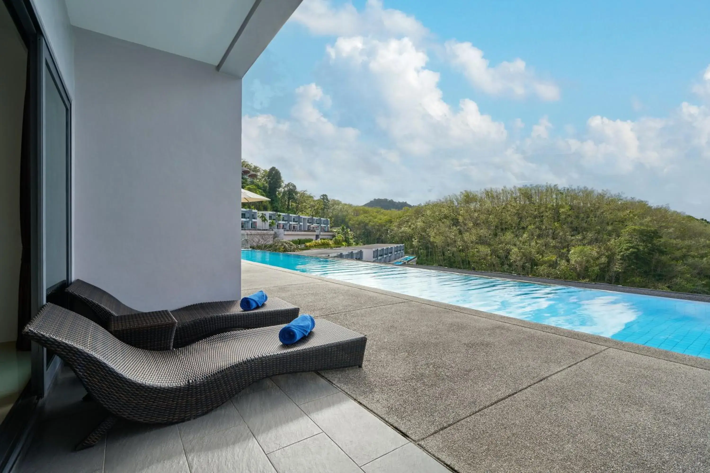 One Bedroom Suite Pool Access Seaview in Patong Bay Hill One Bedroom Suite Pool Access Seaview in Patong Bay Hill