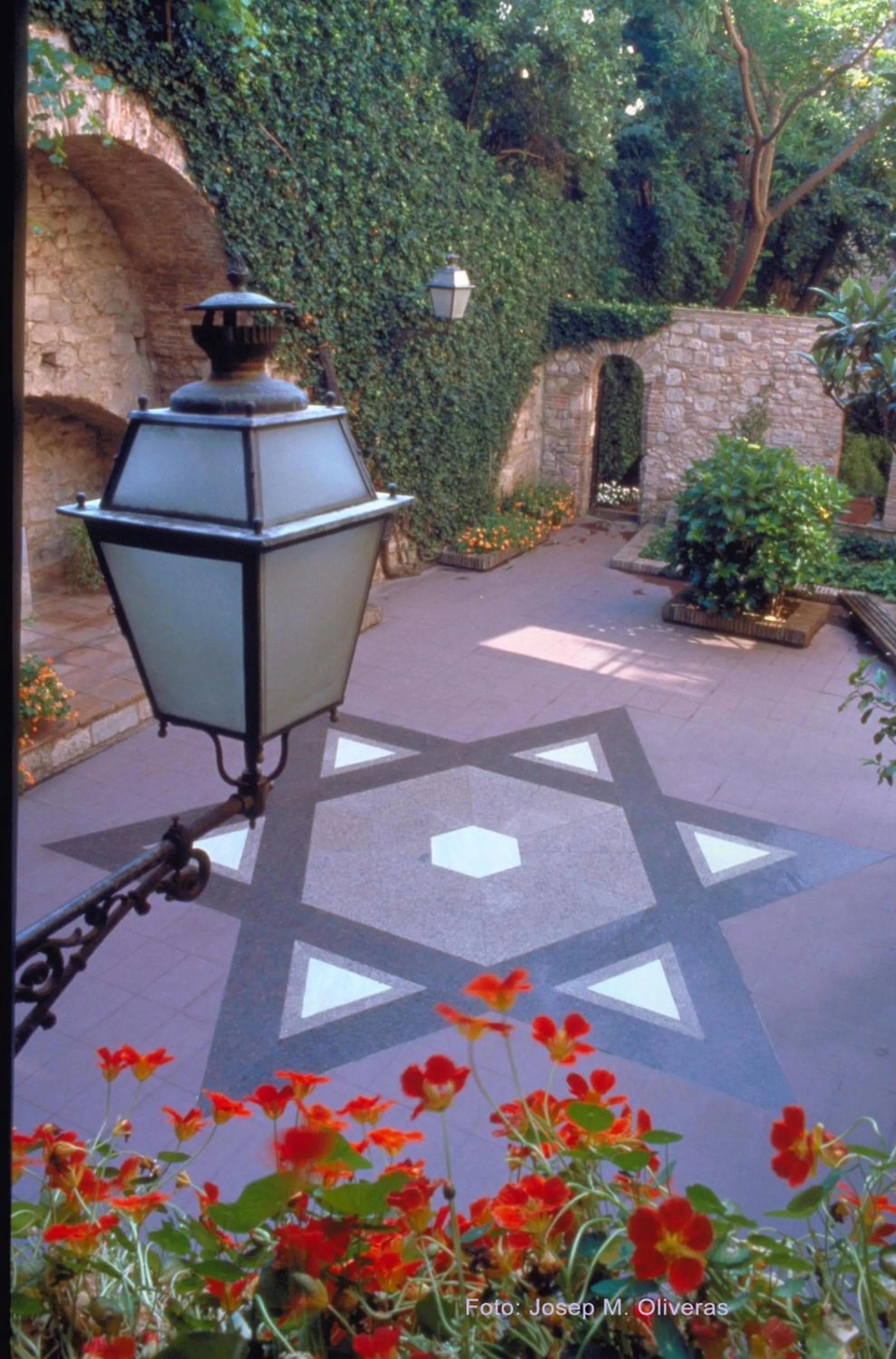 Landmark view in Apartaments Plaça Del Vi