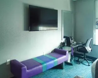 Umbrella Hotel Bronx