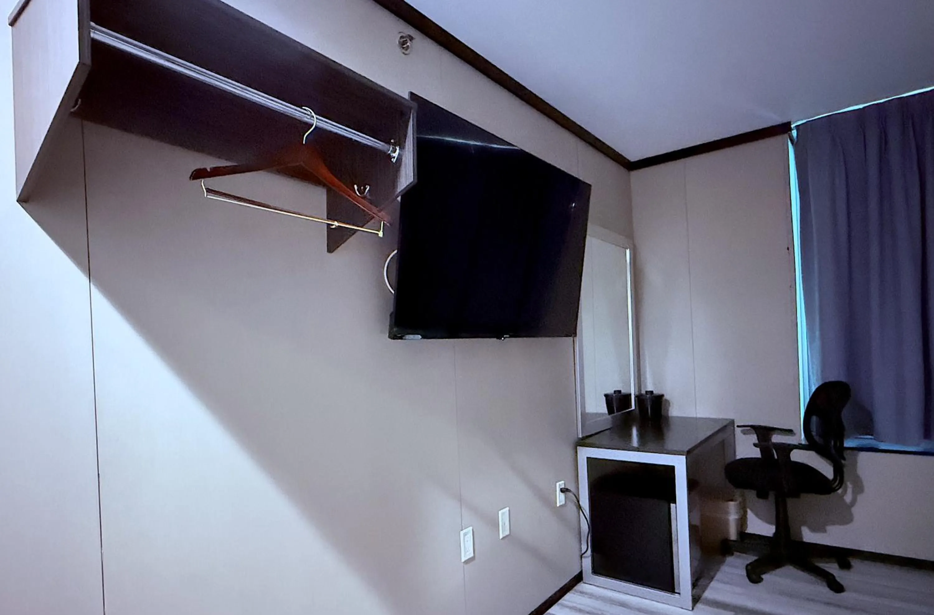 Umbrella Hotel Bronx