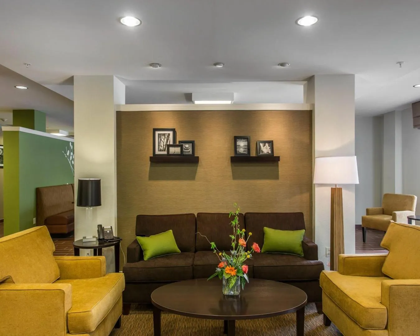 Communal lounge/ TV room in Sleep Inn & Suites Dayton South