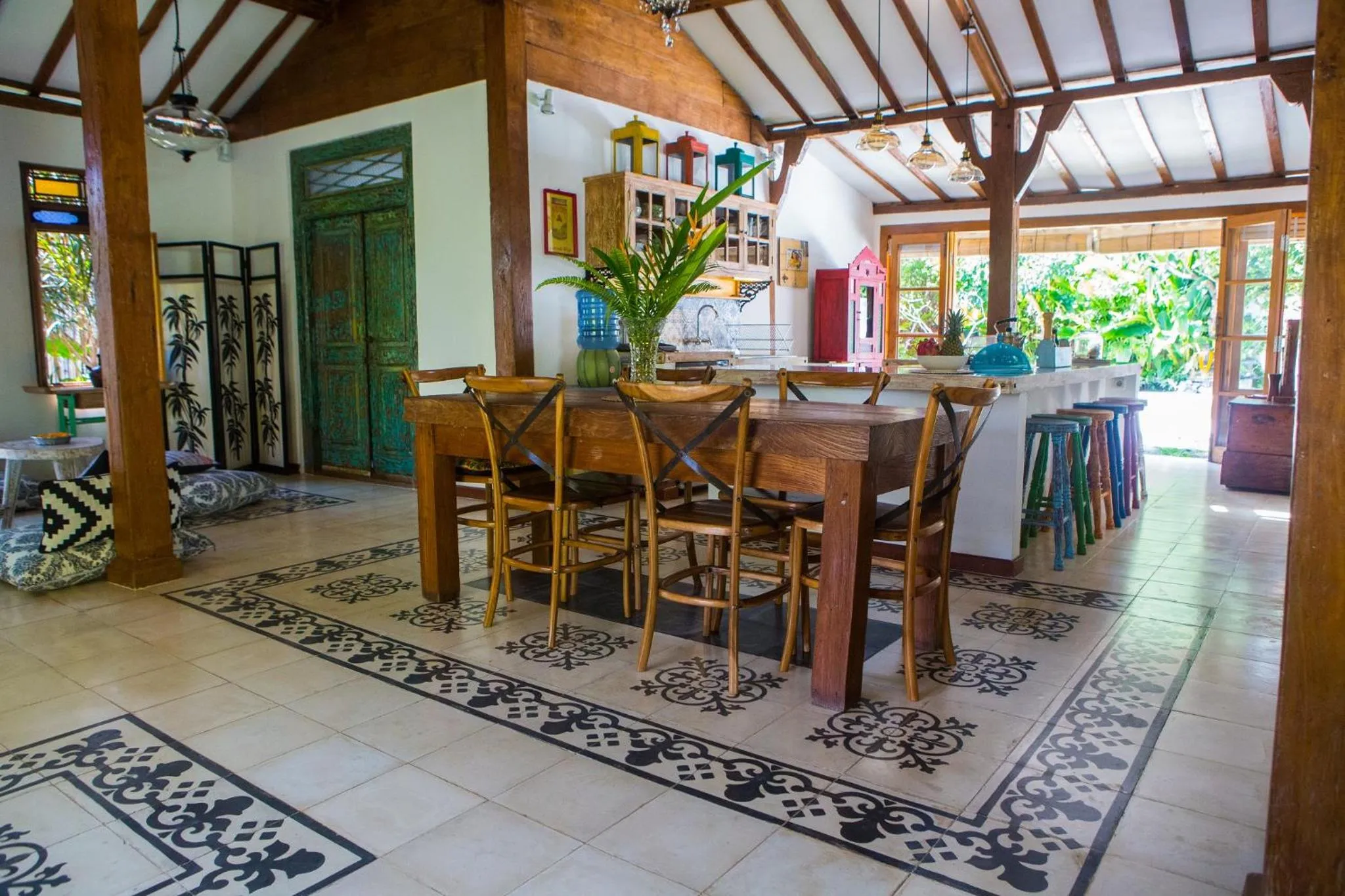 Dining area in Lata Lama
