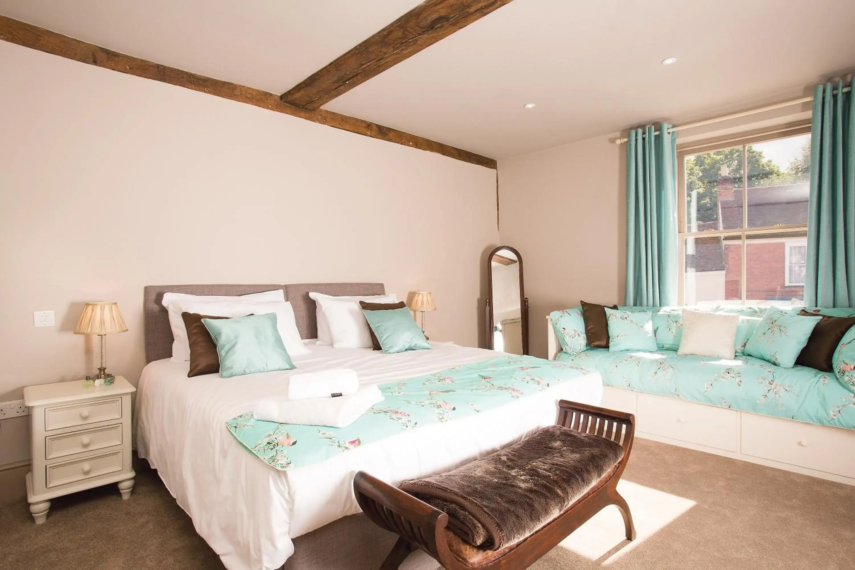 Deluxe Family Room in The Harvard Inn Deluxe Family Room in The Harvard Inn